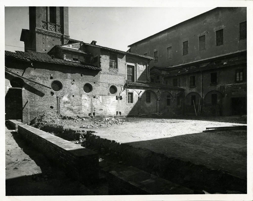 Bologna - Architetture - Conventi - Chiostri (positivo) di anonimo (XX)