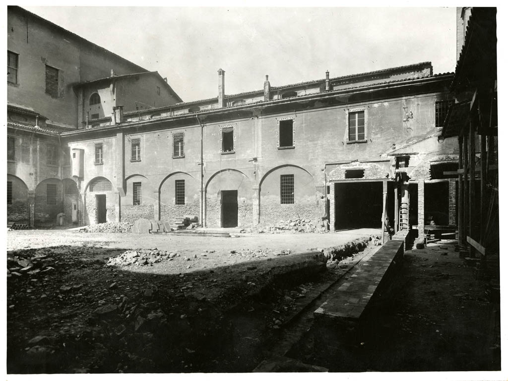 Bologna - Architetture - Conventi - Chiostri (positivo) di anonimo (XX)