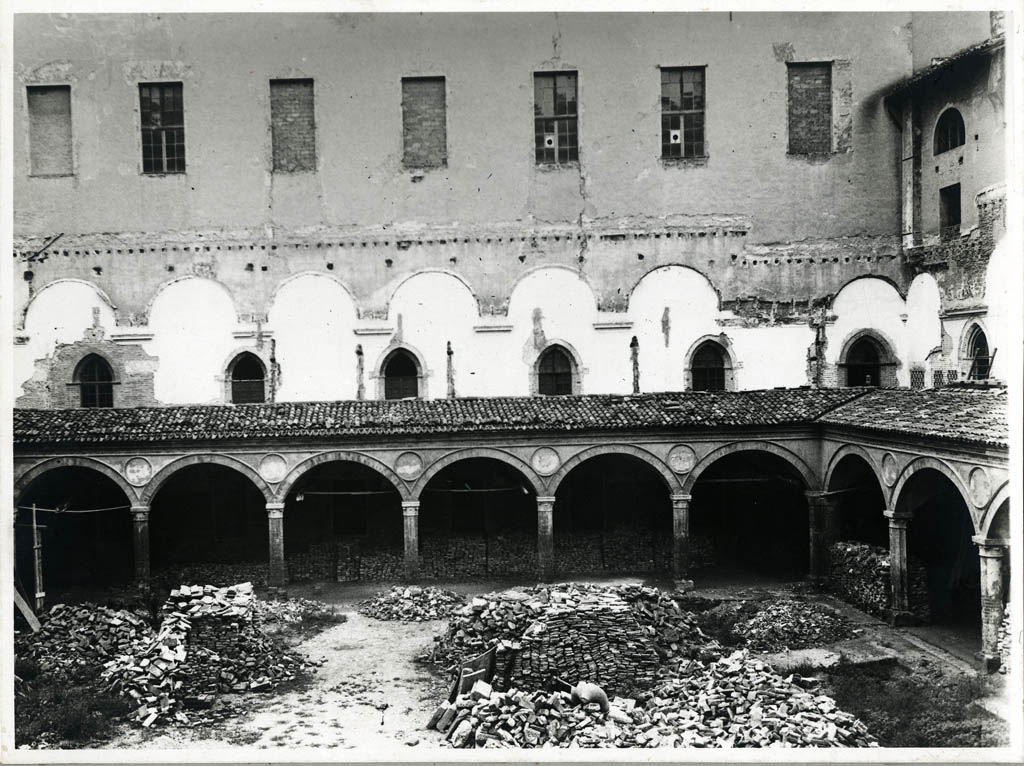 Bologna - Architetture - Conventi - Chiostri - Restauri (positivo) di anonimo (XX)