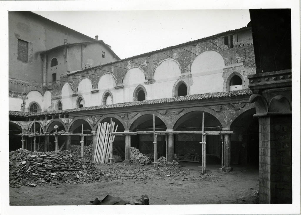 Bologna - Architetture - Conventi - Chiostri - Restauri (positivo) di anonimo (XX)