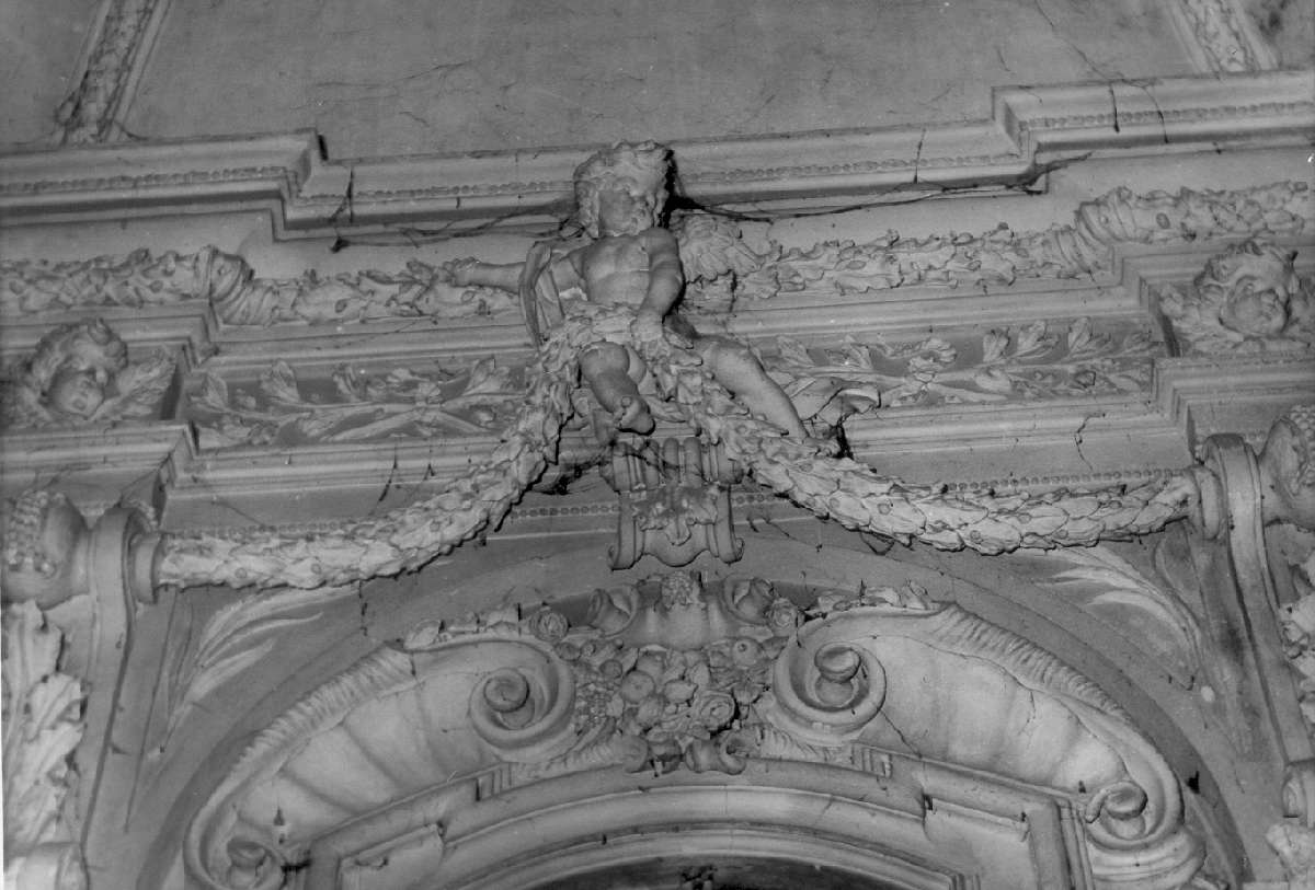 motivi decorativi a volute, cartigli, festoni di fiori e frutta, cherubini e angioletti (decorazione plastica) di Frisoni Gian Paolo (attribuito), Rigoli Michele (attribuito) (seconda metà sec. XVII)