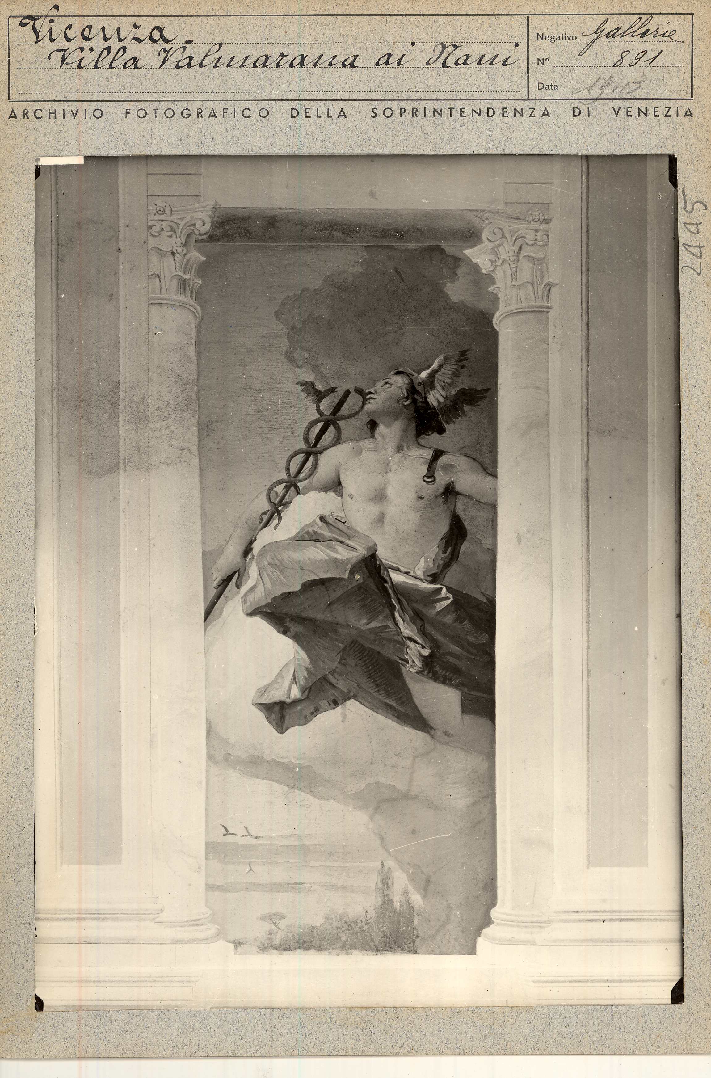Vicenza. Villa Valmarana ai Nani. Foresteria. Stanza degli dei dell'Olimpo. Mercurio (positivo) di Soprintendenza ai Monumenti (metà XX)