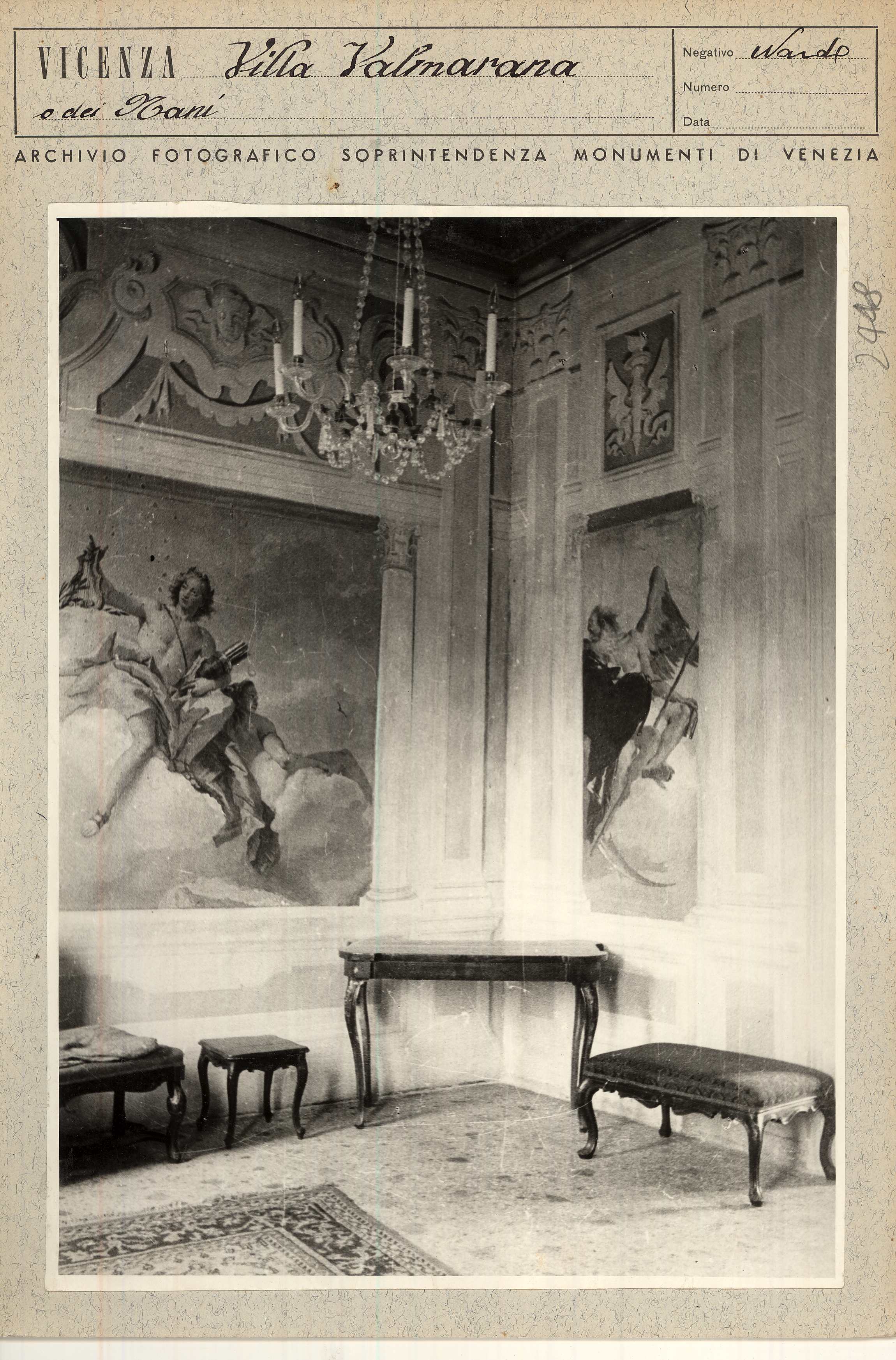 Vicenza. Villa Valmarana ai Nani. Foresteria. Stanza degli dei dell'Olimpo. Apollo e Diana (positivo) di Soprintendenza ai Monumenti (metà XX)