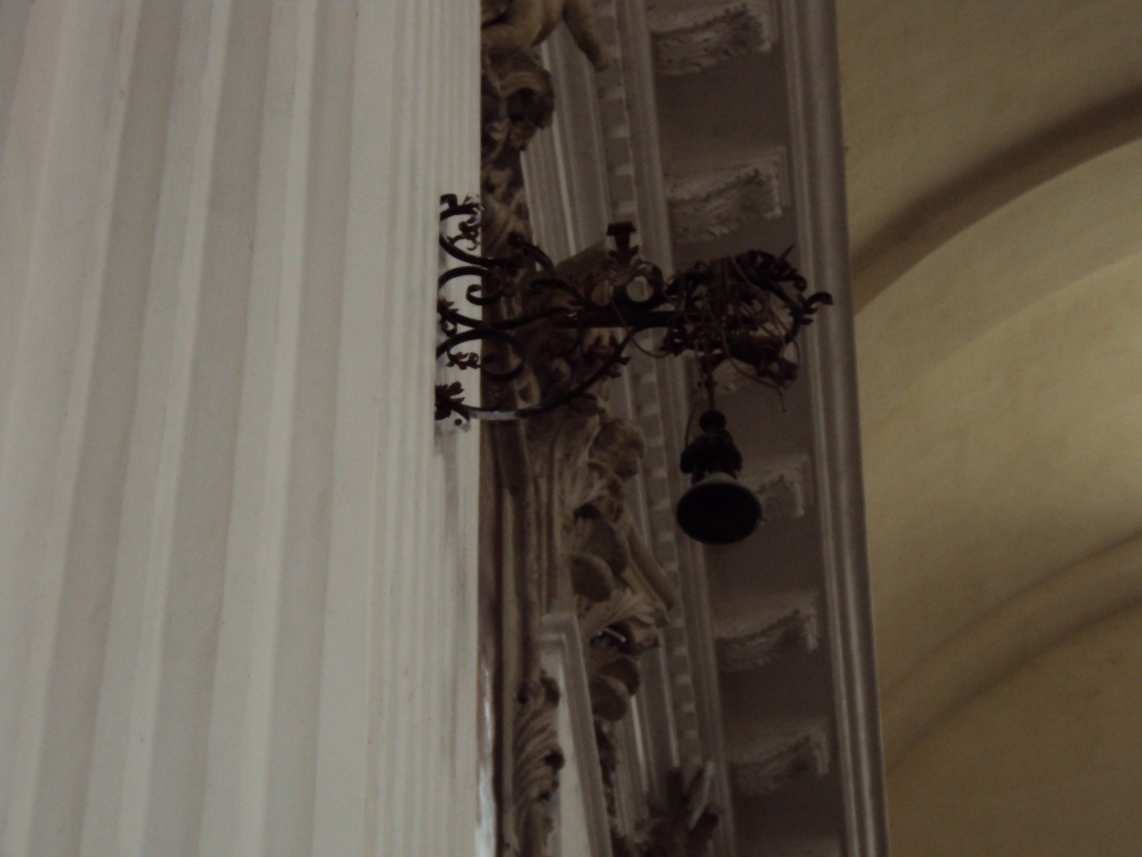 reggilampada a bracci, coppia - bottega mantovana (prima metà sec. XVIII)