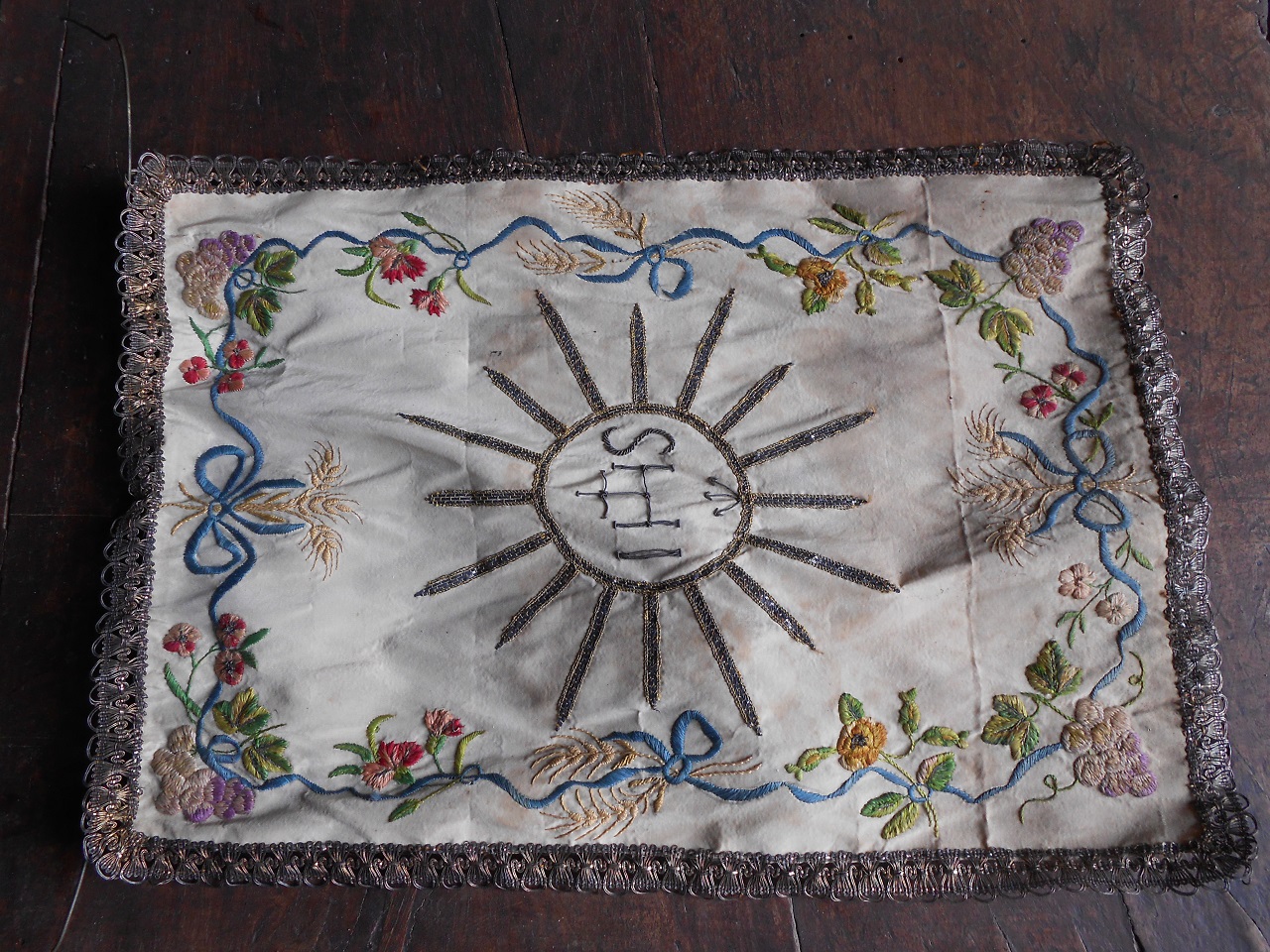 conopeo di tabernacolo, opera isolata - manifattura mantovana (seconda metà sec. XIX)