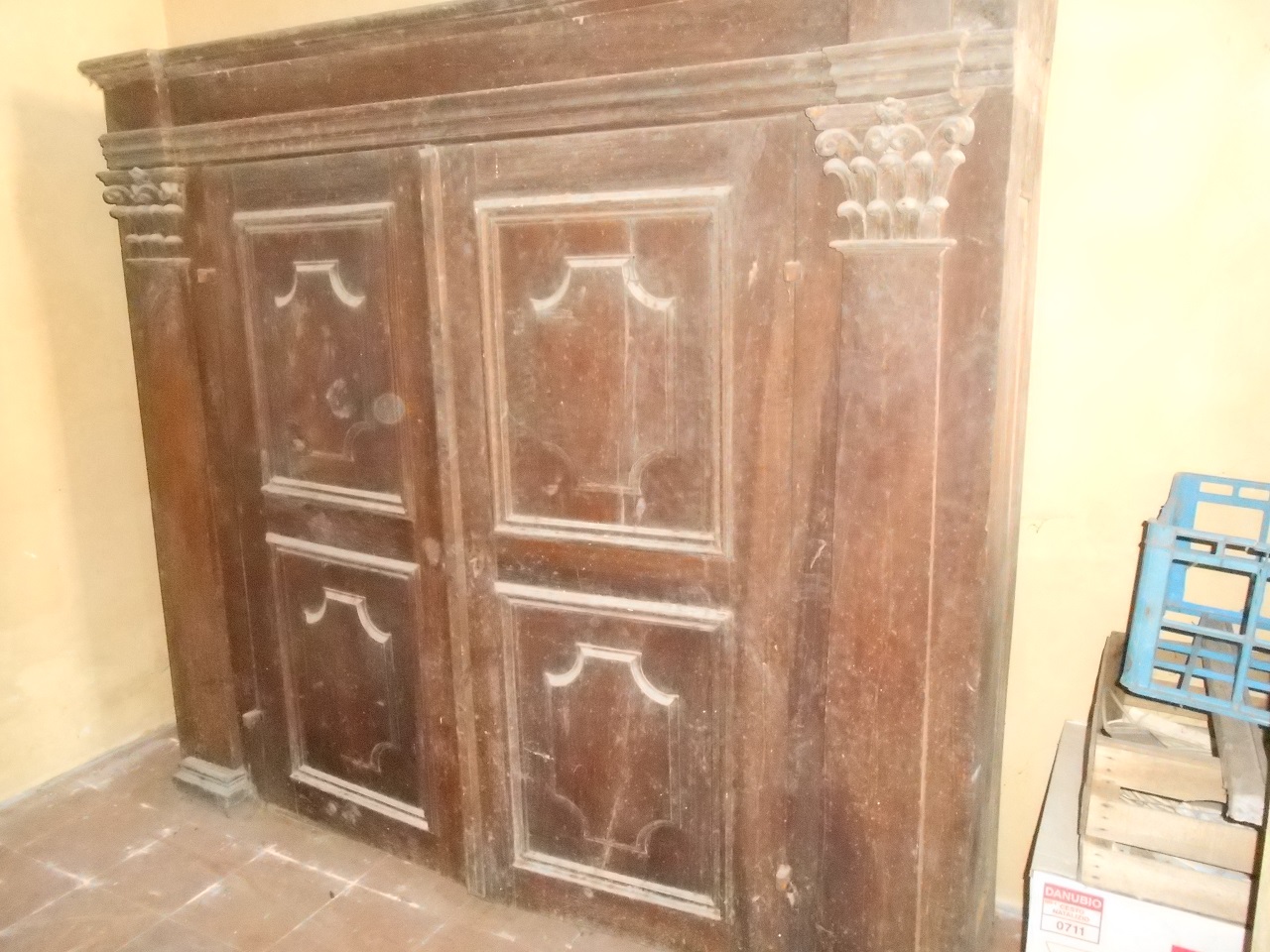 armadio, opera isolata - bottega mantovana (sec. XVIII)