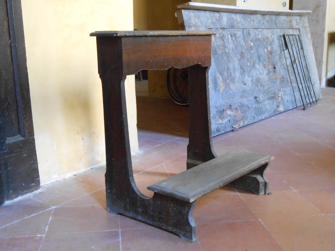 inginocchiatoio, opera isolata - bottega mantovana (sec. XIX)