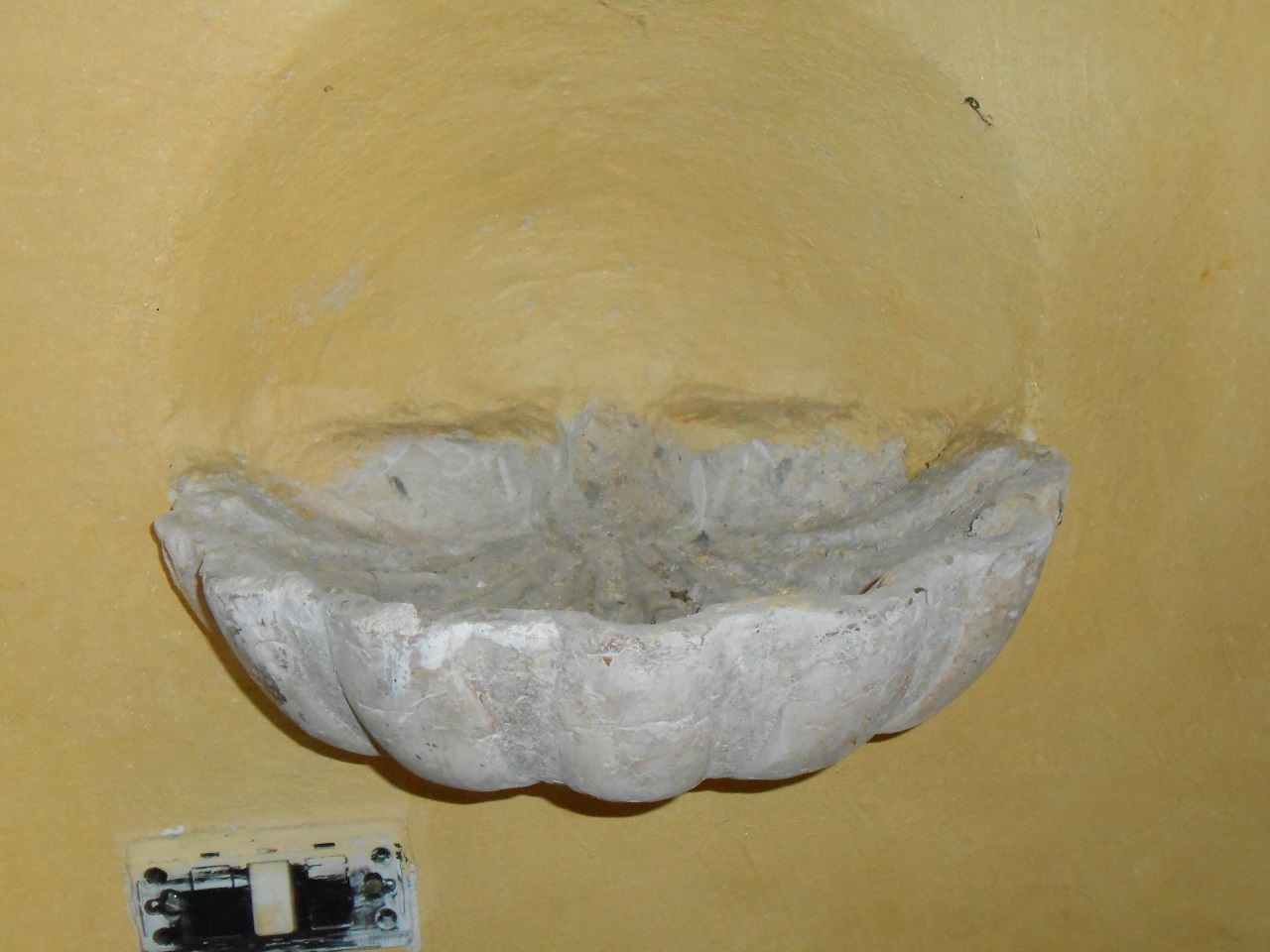 acquasantiera pensile, opera isolata - bottega mantovana (sec. XVIII)