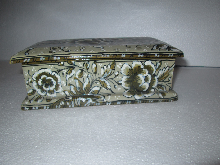 scatola, opera isolata di Maiolica Artistica Pesarese (XX)