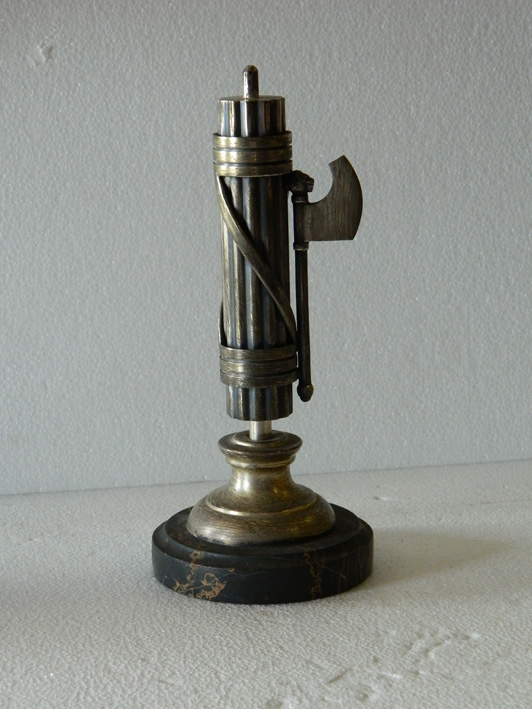 Fascio littorio (scultura, opera isolata) - ambito italiano (XX)