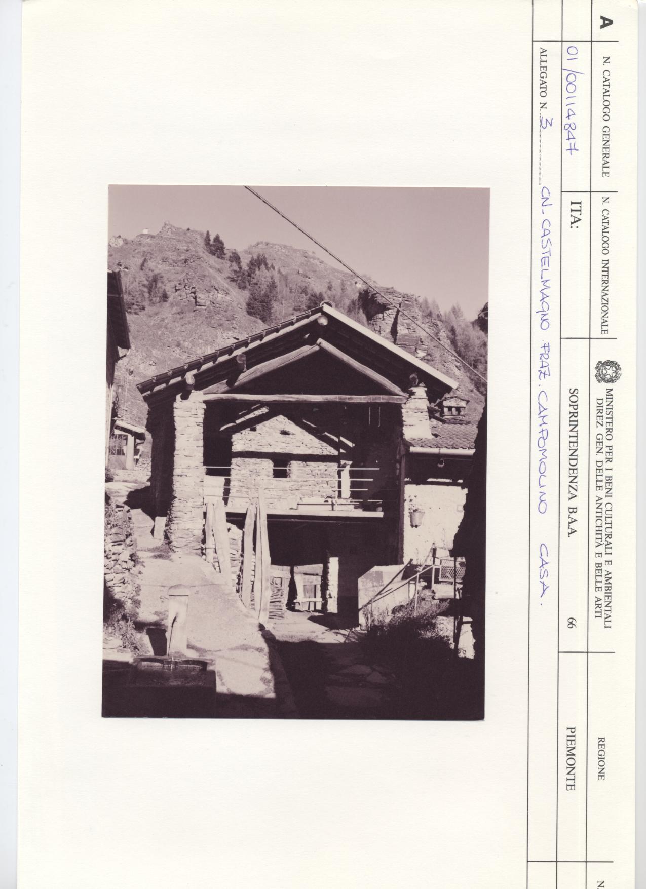 piattello su piede (prima metà/ fine III sec. a.C)