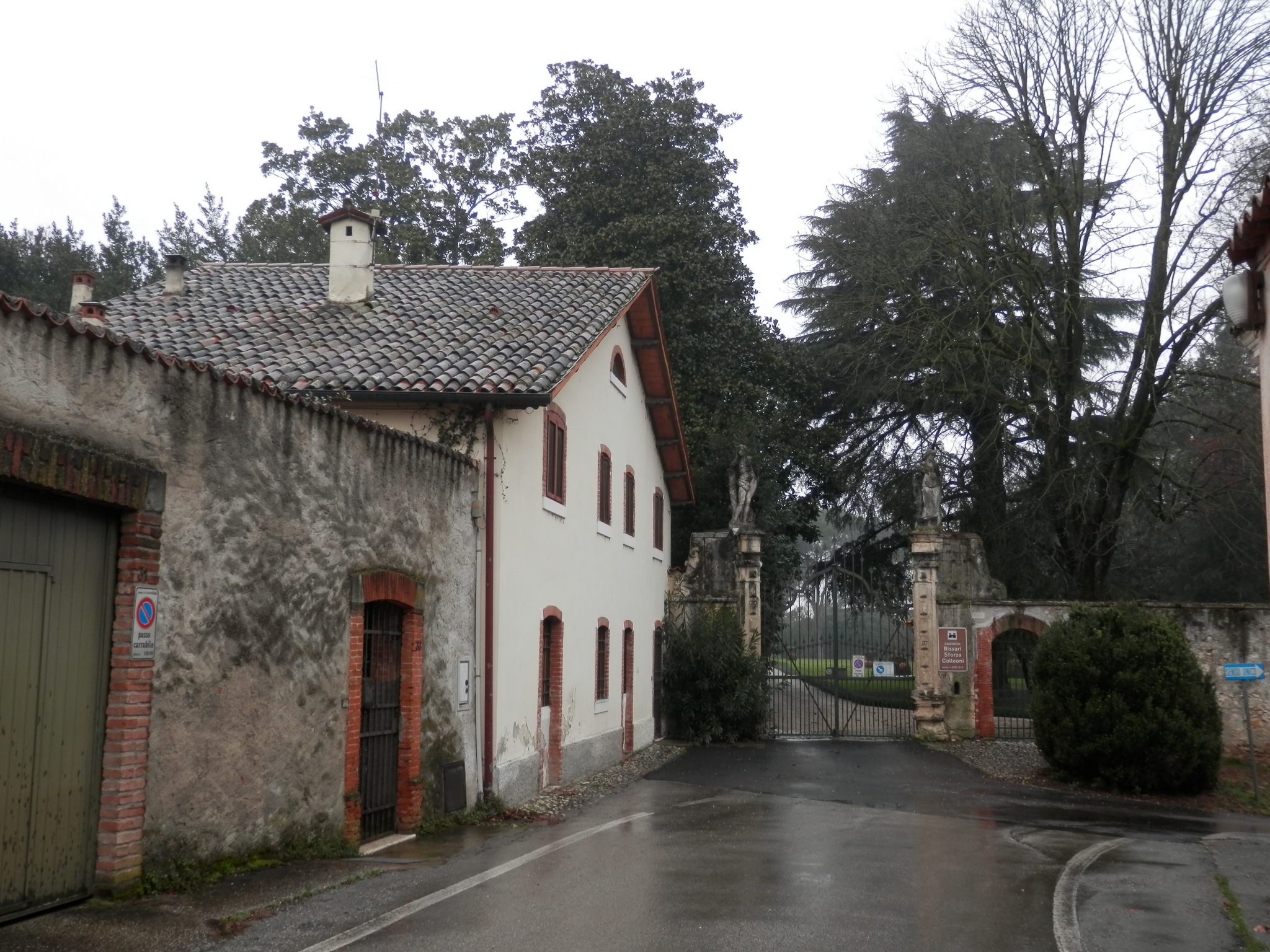 Villa Bissari, Sforza, Colleoni, De Buzzaccarini, Putin (villa, nobiliare) - Costabissara (VI) 