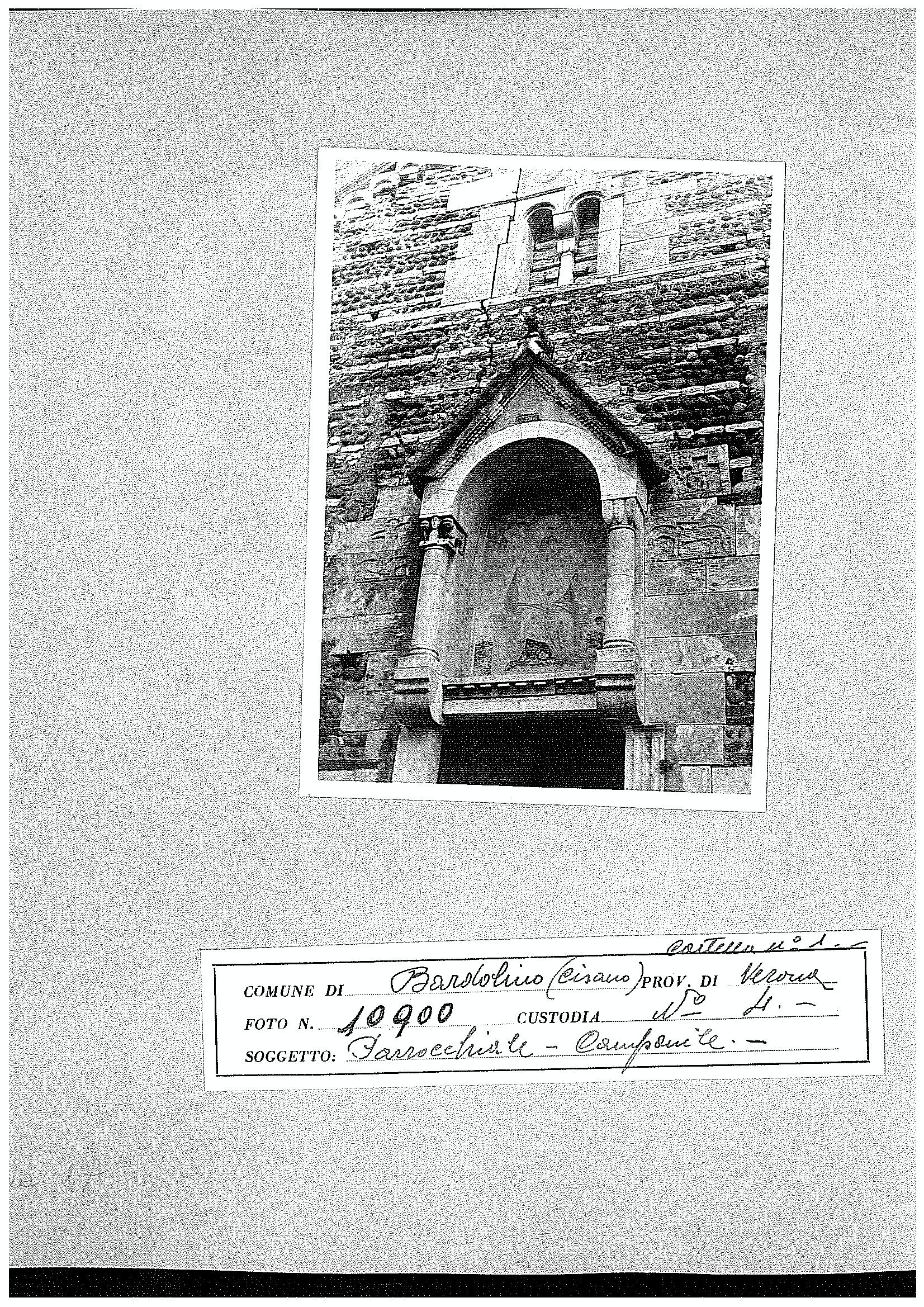 Chiesa di Cisano, particolare facciata (positivo) di Soprintendenza ai Monumenti per le province di Verona Mantova e Cremona (terzo quarto XX)