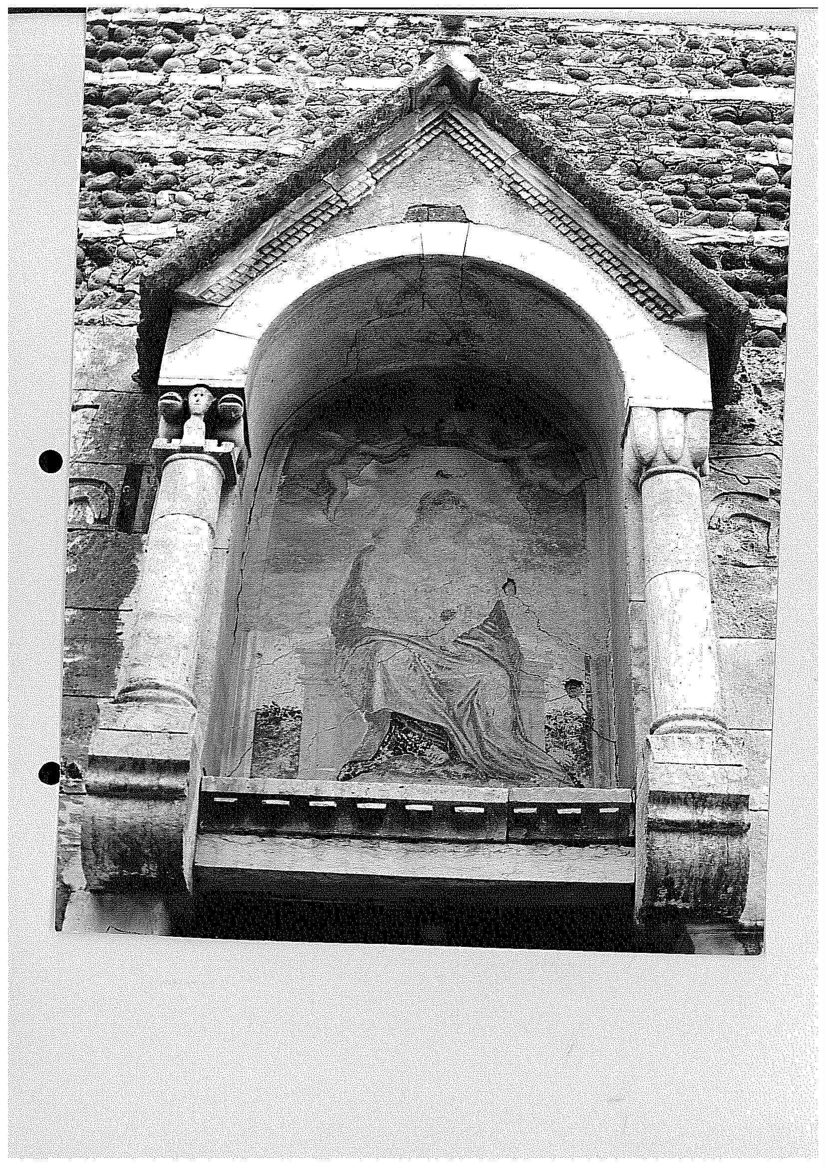 Chiesa Santa Maria di Cisano - protiro pensile (positivo) di Foto Pellati (terzo quarto XX)