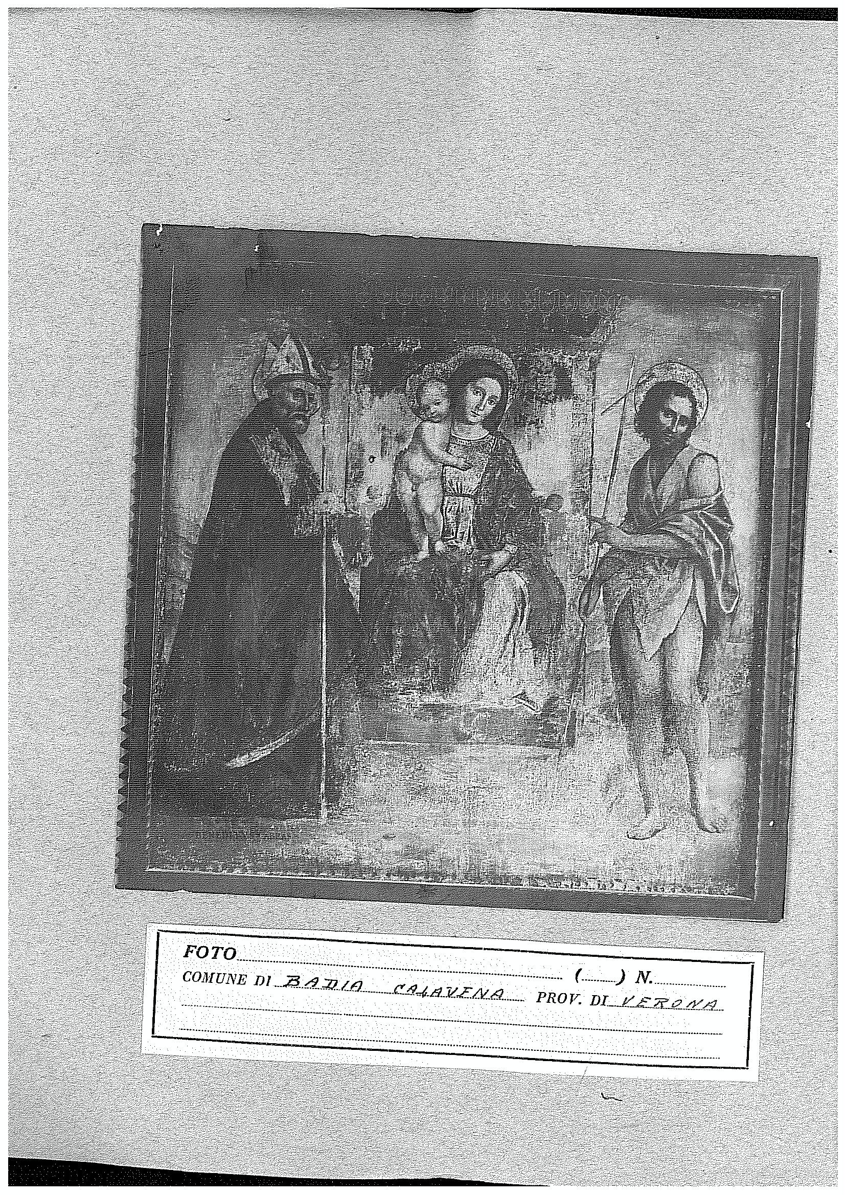 Dipinto Madonna con Bambino tra San Benedetto e San Giovanni Battista (positivo) di Soprintendenza ai Monumenti per le province di Verona Mantova e Cremona (secondo quarto XX)