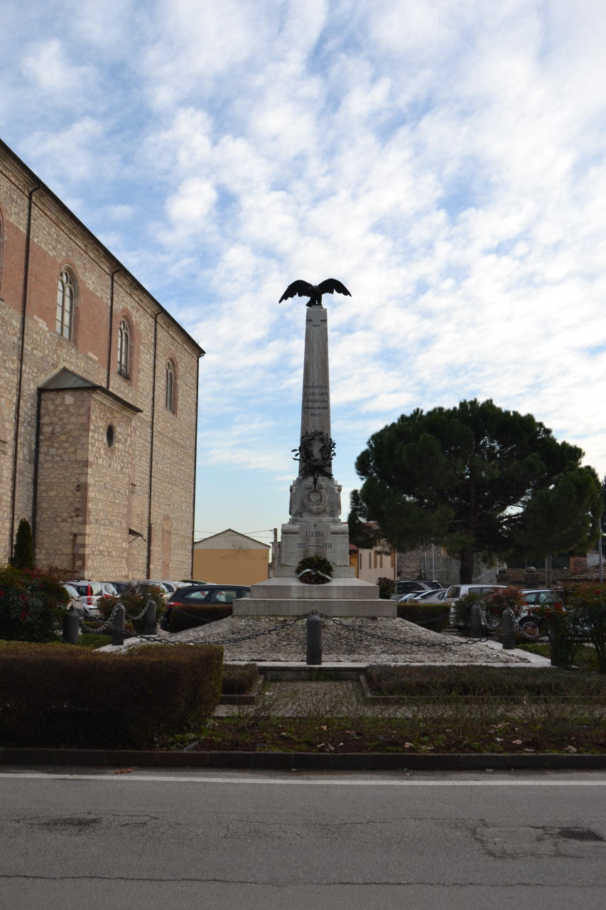 Allegoria della Vittoria come aquila (monumento ai caduti - ad obelisco) - produzione veneta (sec. XX)