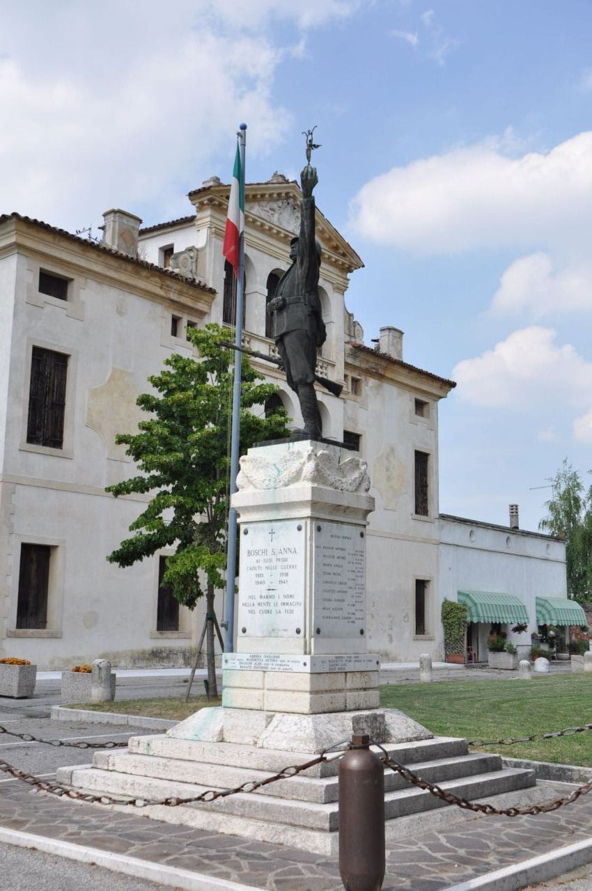 figura di soldato con allegoria della Vittoria (monumento ai caduti - a cippo, opera isolata) di Giacopini Giovanni (primo quarto sec. XX, sec. XX)