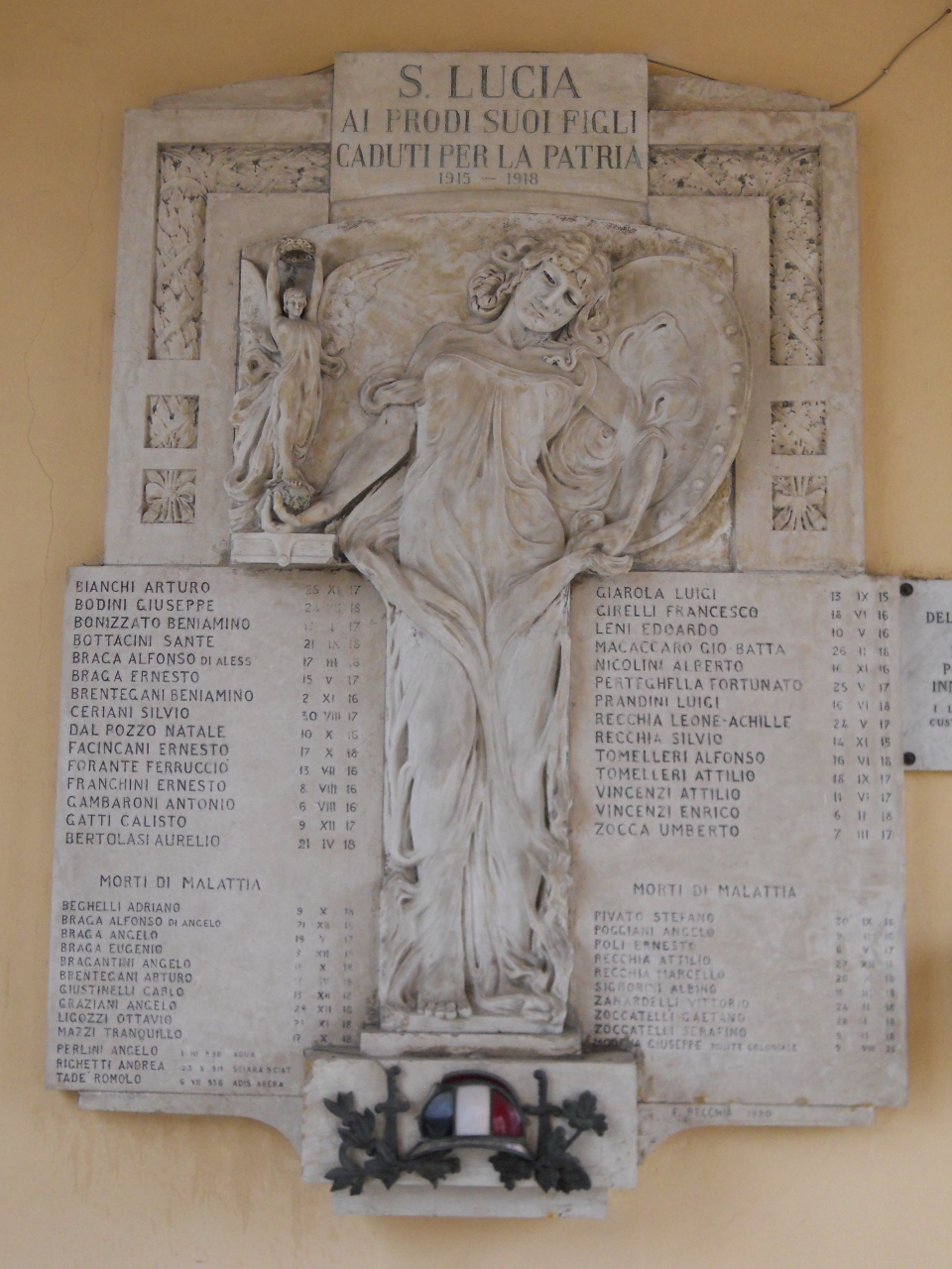 allegoria della Vittoria (monumento ai caduti - a lapide) di Recchia Ferruccio (sec. XX)