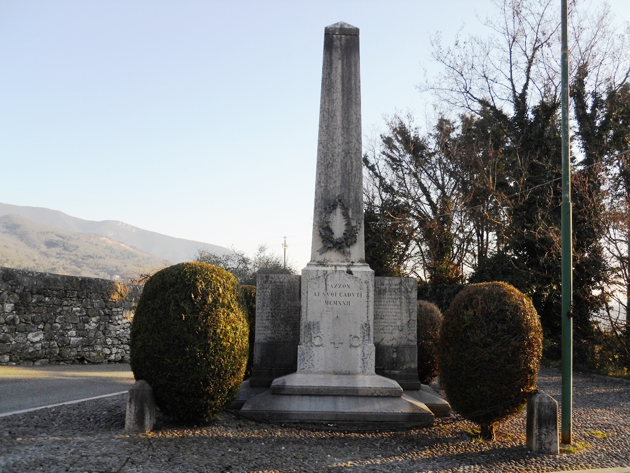monumento ai caduti - ad obelisco di Banterle Francesco (sec. XX)