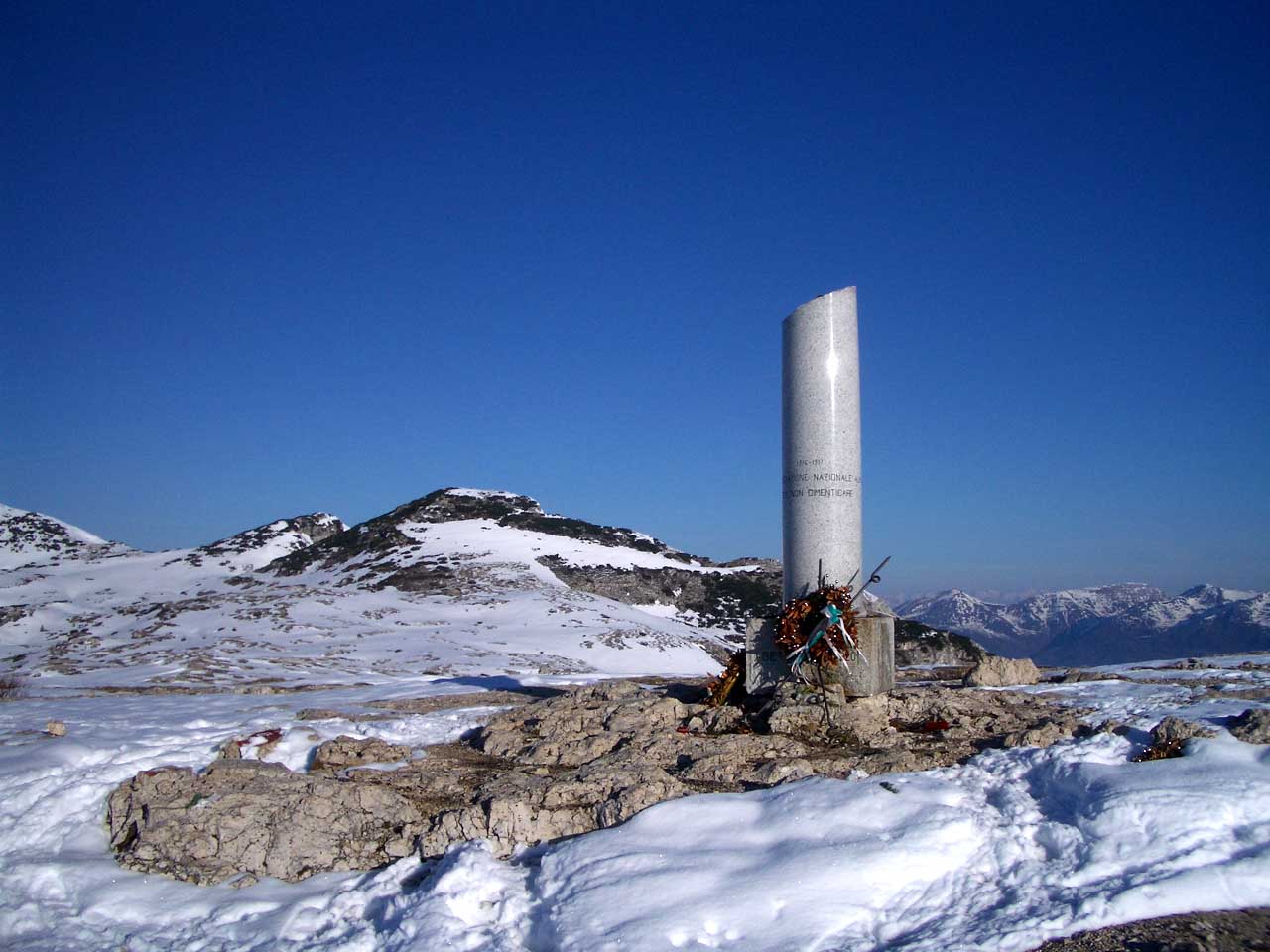 monumento ai caduti - a colonna spezzata - ambito veneto (sec. XX)