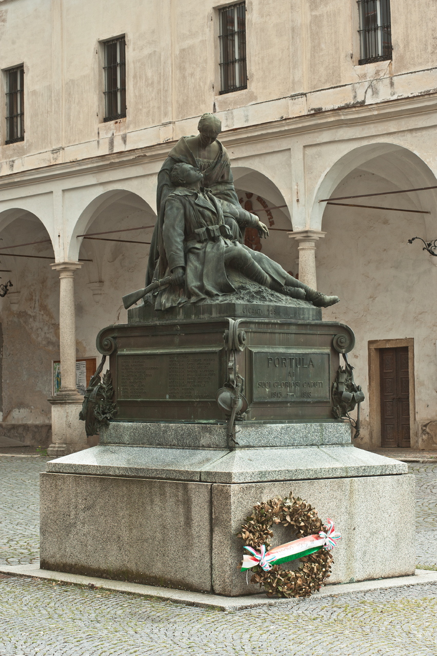 allegoria della morte del soldato (monumento ai caduti - ad ara) di Conti Carlo, Barberis C. Ditta (secondo quarto sec. XX)