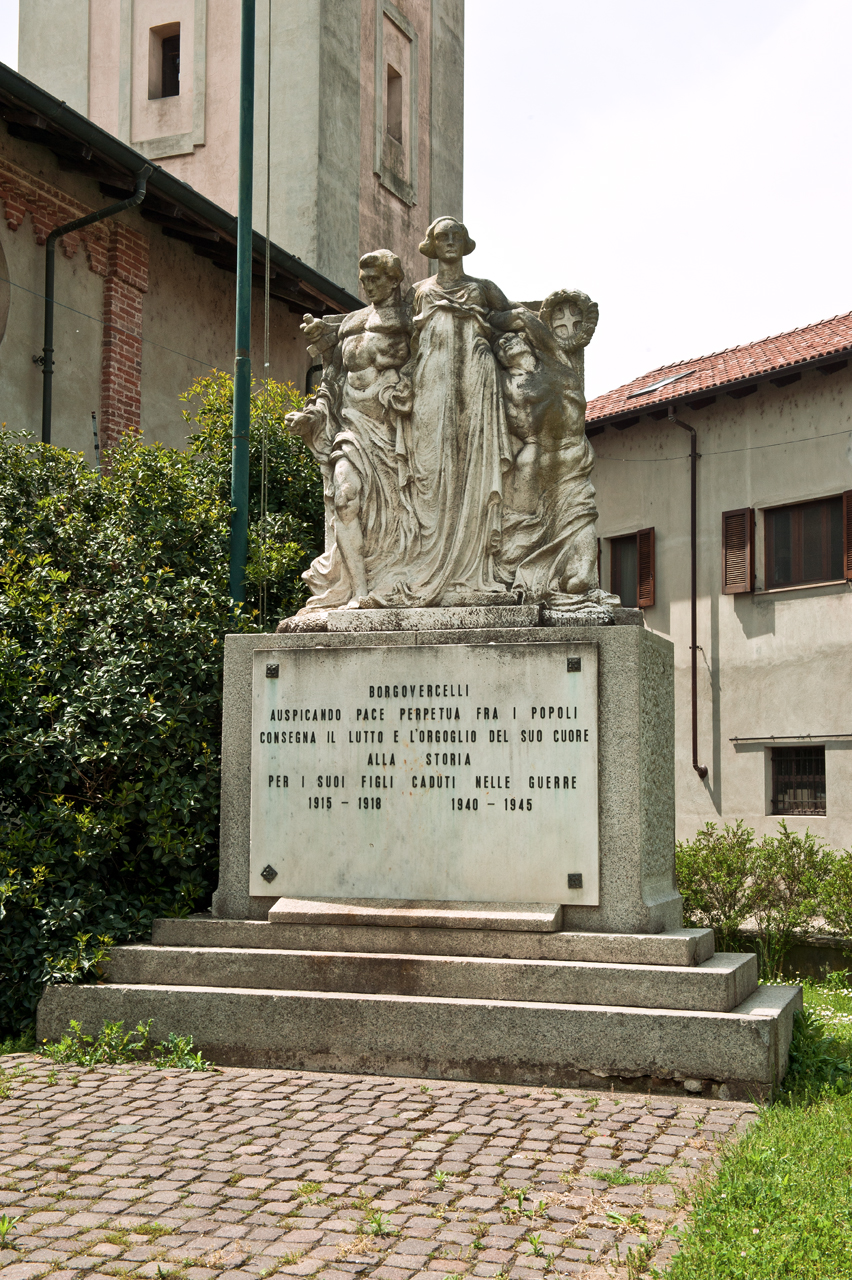 allegoria della Vittoria (monumento ai caduti - a cippo) di Gartmann Attilio (primo quarto, metà sec. XX, sec. XX)