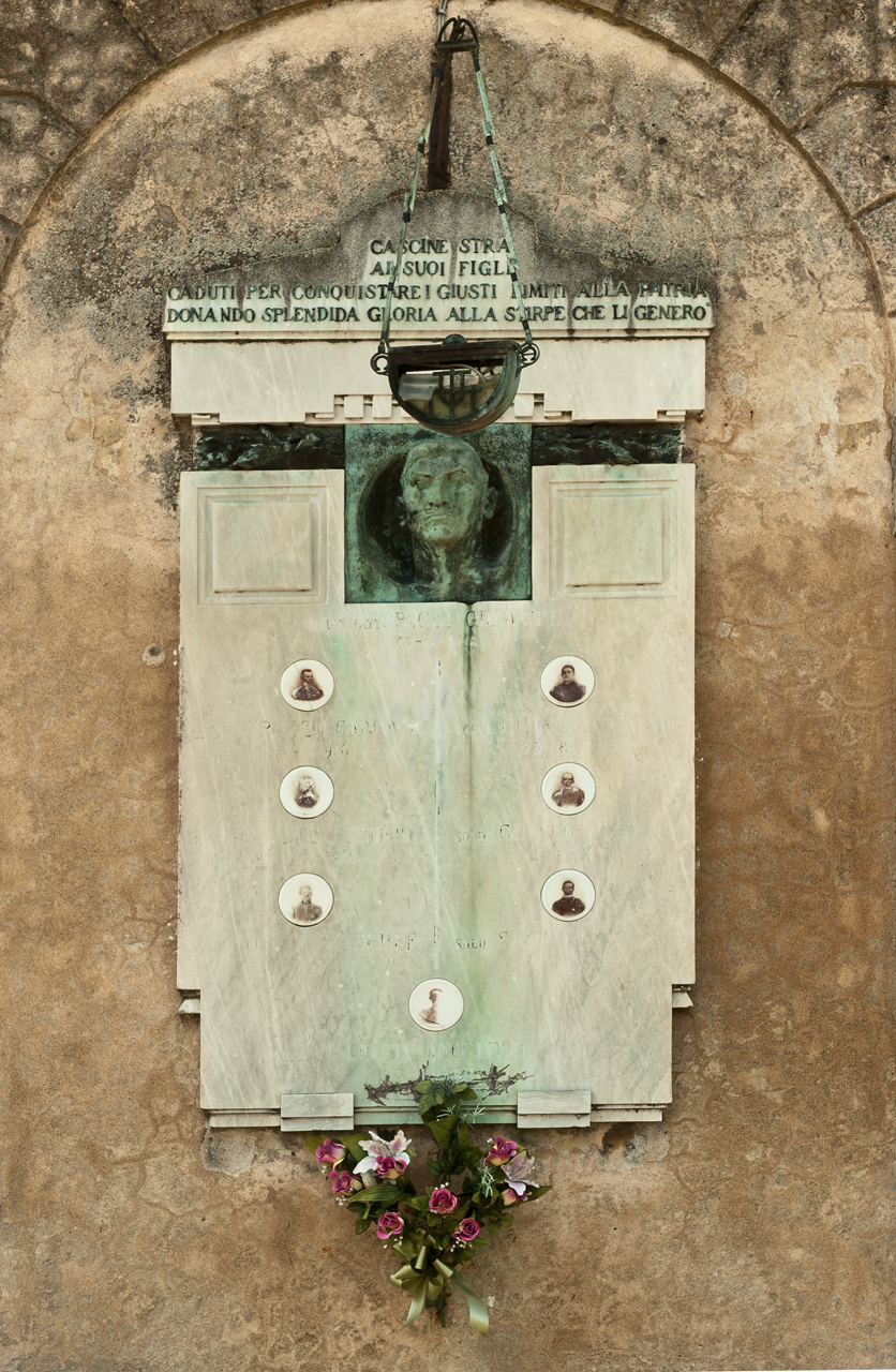 soggetto assente (lapide commemorativa ai caduti) di Gariboldi Luigi, Gartmann Attilio (primo quarto sec. XX)