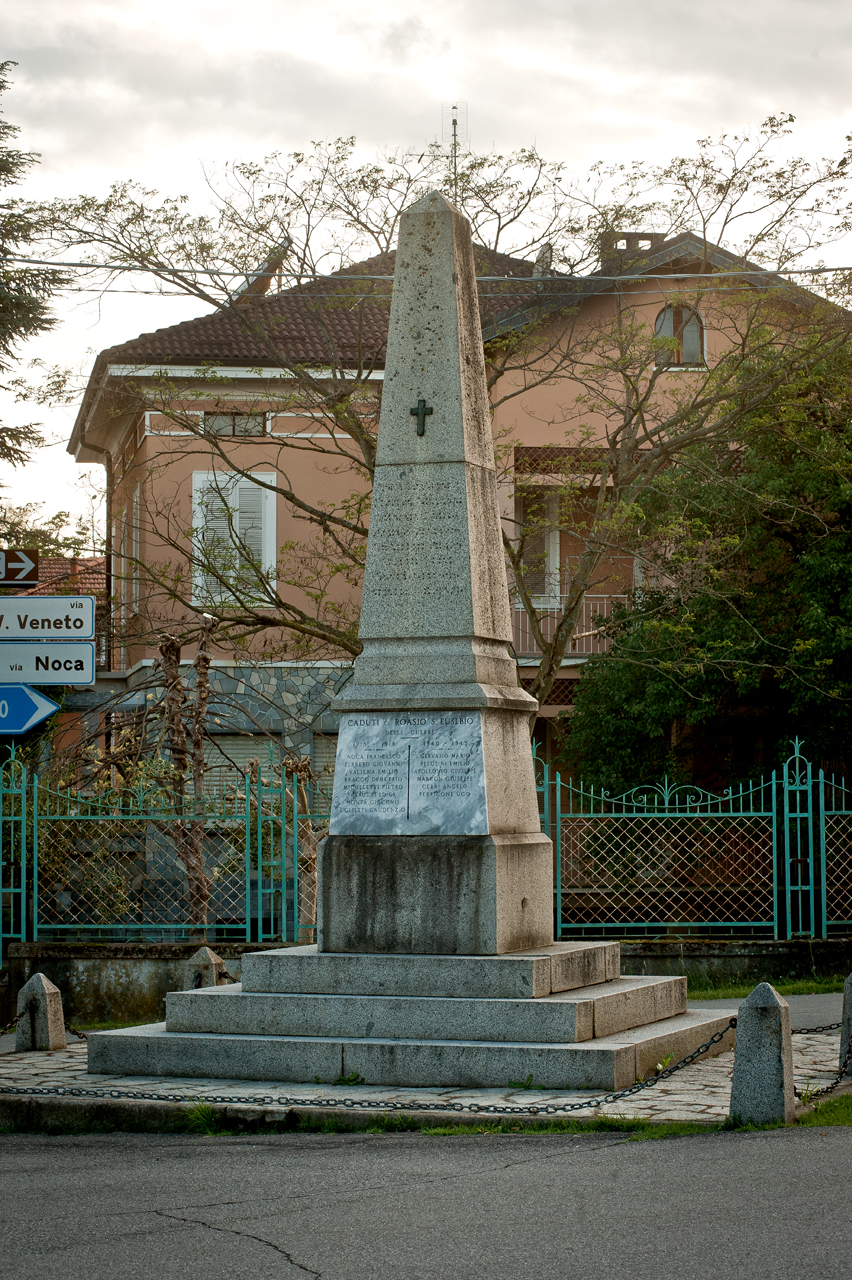 soggetto assente (monumento ai caduti - ad obelisco) - ambito piemontese (primo quarto, seconda metà sec. XX, sec. XX)