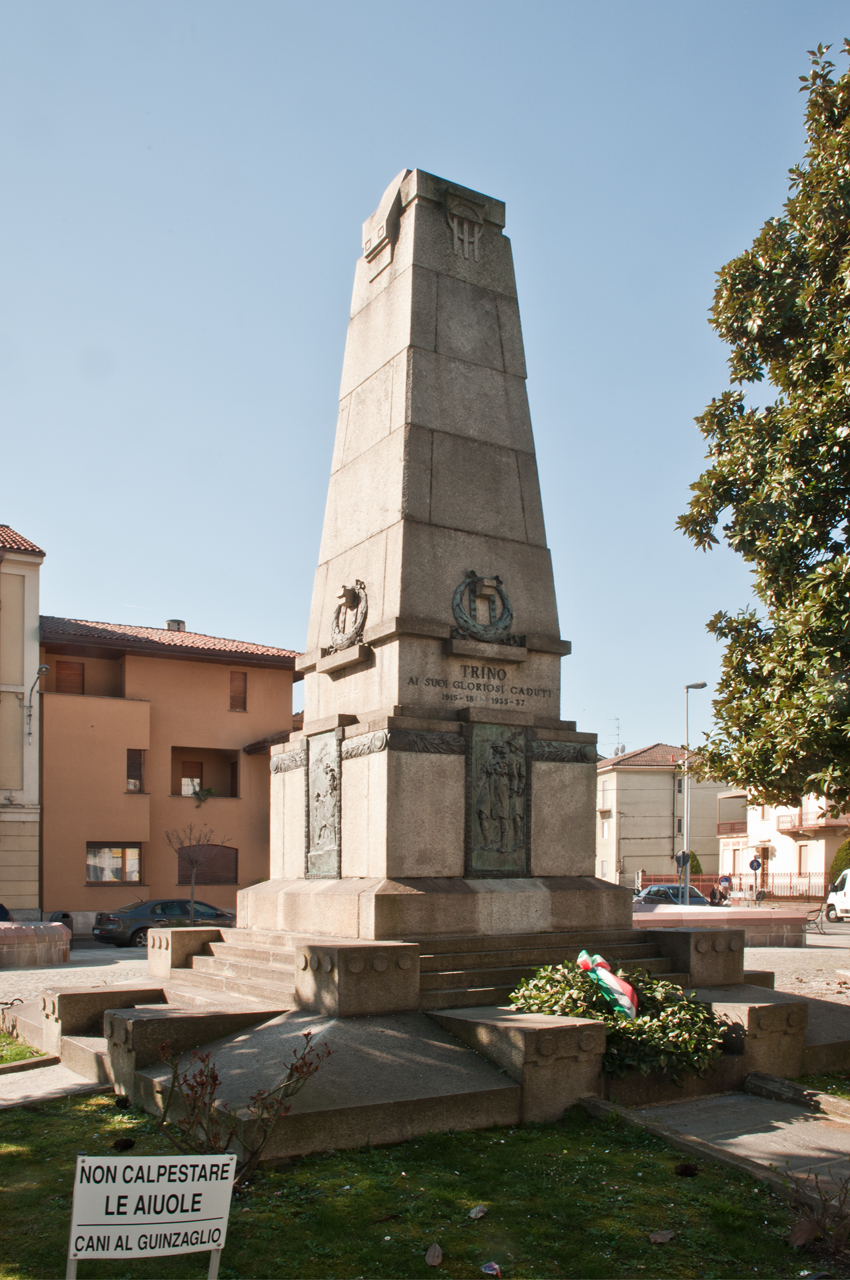 soggetto assente (monumento ai caduti - ad obelisco) di Gartmann Attilio (primo quarto sec. XX)