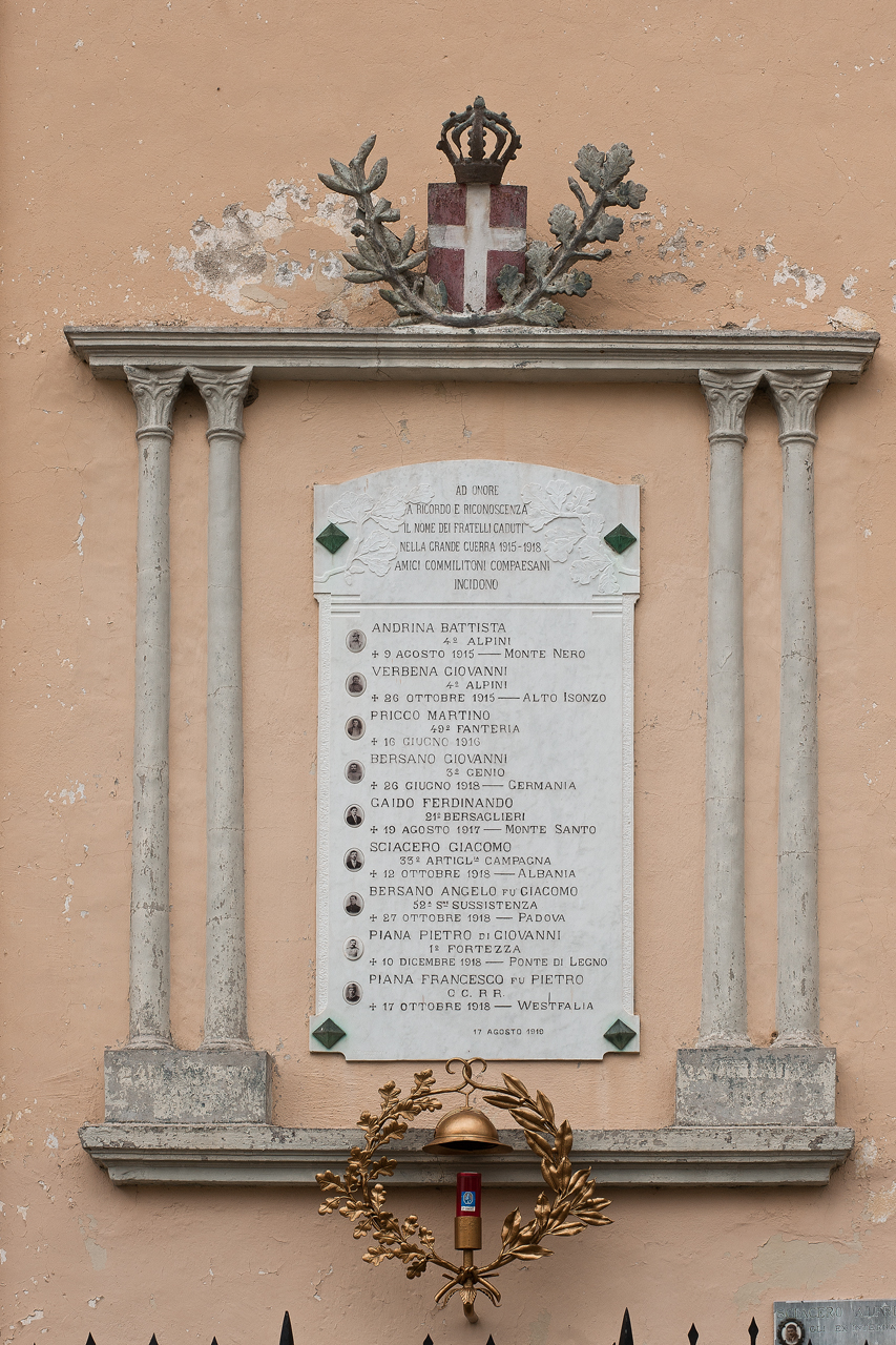 stemma reale sabaudo (lapide commemorativa ai caduti) di Martinelli Antonio - ambito piemontese (primo quarto sec. XX)