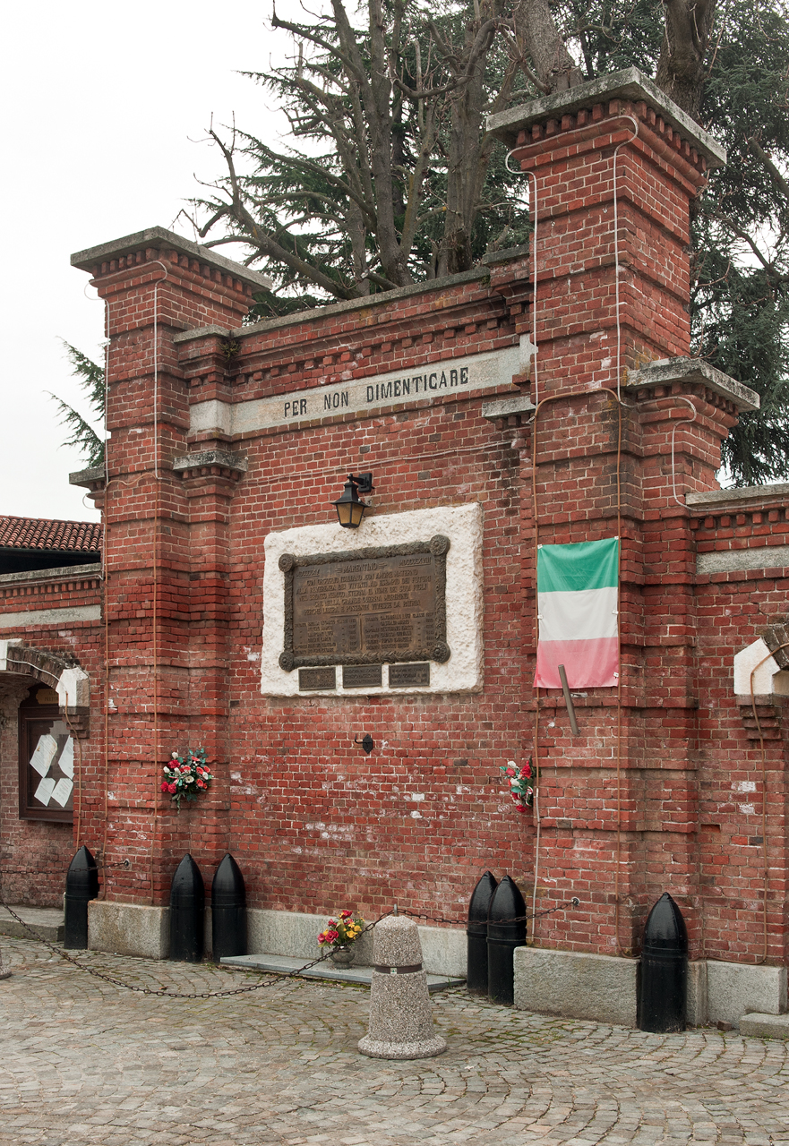 soggetto assente (lapide commemorativa ai caduti) di Camandona Pilade (primo quarto, metà sec. XX, sec. XX)