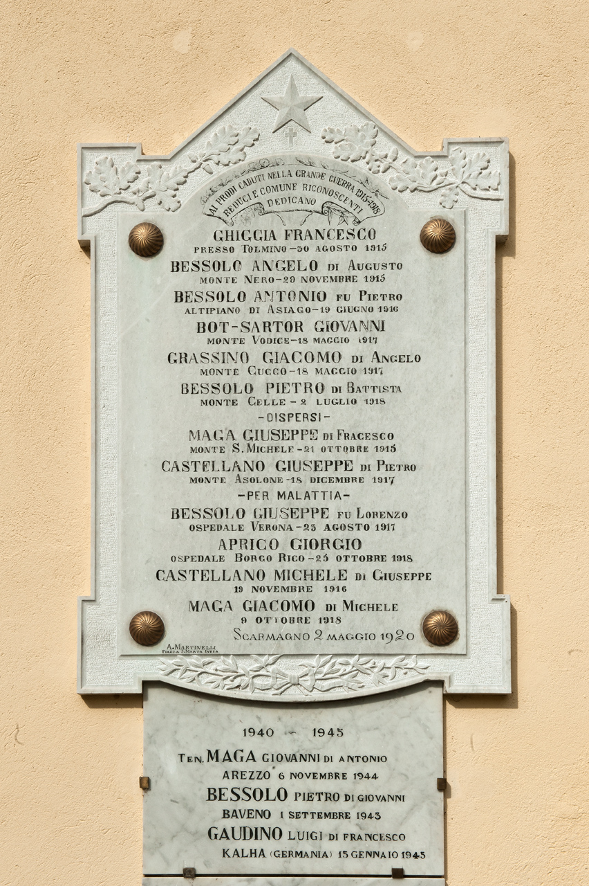 allegoria della Patria (lapide commemorativa ai caduti) di Martinelli Antonio (primo quarto sec. XX)