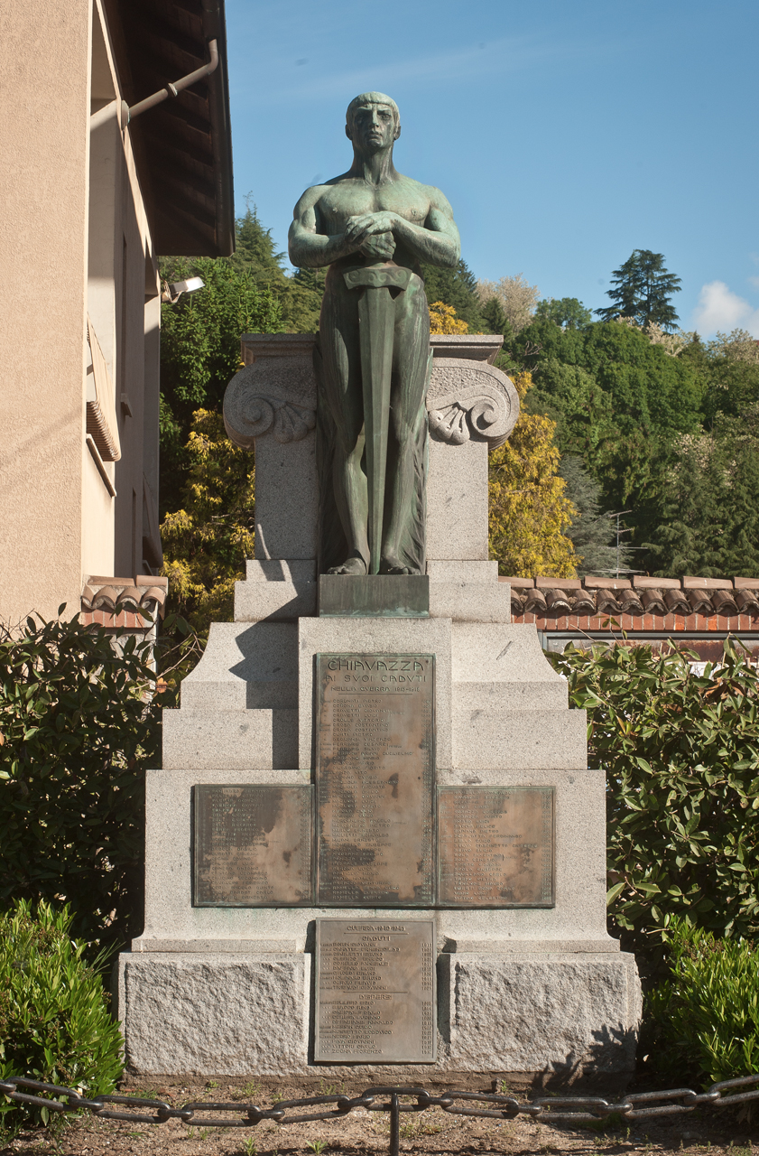 allegoria del soldato come eroe antico (monumento ai caduti - ad ara) di Nori Giuseppe (primo quarto, metà sec. XX, Sec. XX)