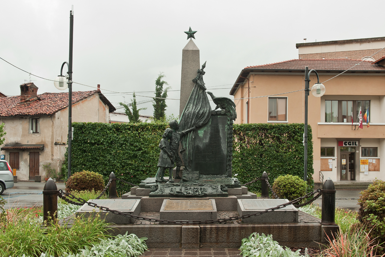 allegoria della Vittoria come aquila (monumento ai caduti - ad obelisco) di Giletta S (primo quarto, metà sec. XX, sec. XX)