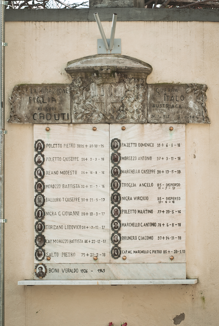 stemma reale sabaudo (lapide commemorativa ai caduti) - produzione piemontese (primo quarto, metà sec. XX, sec. XX)
