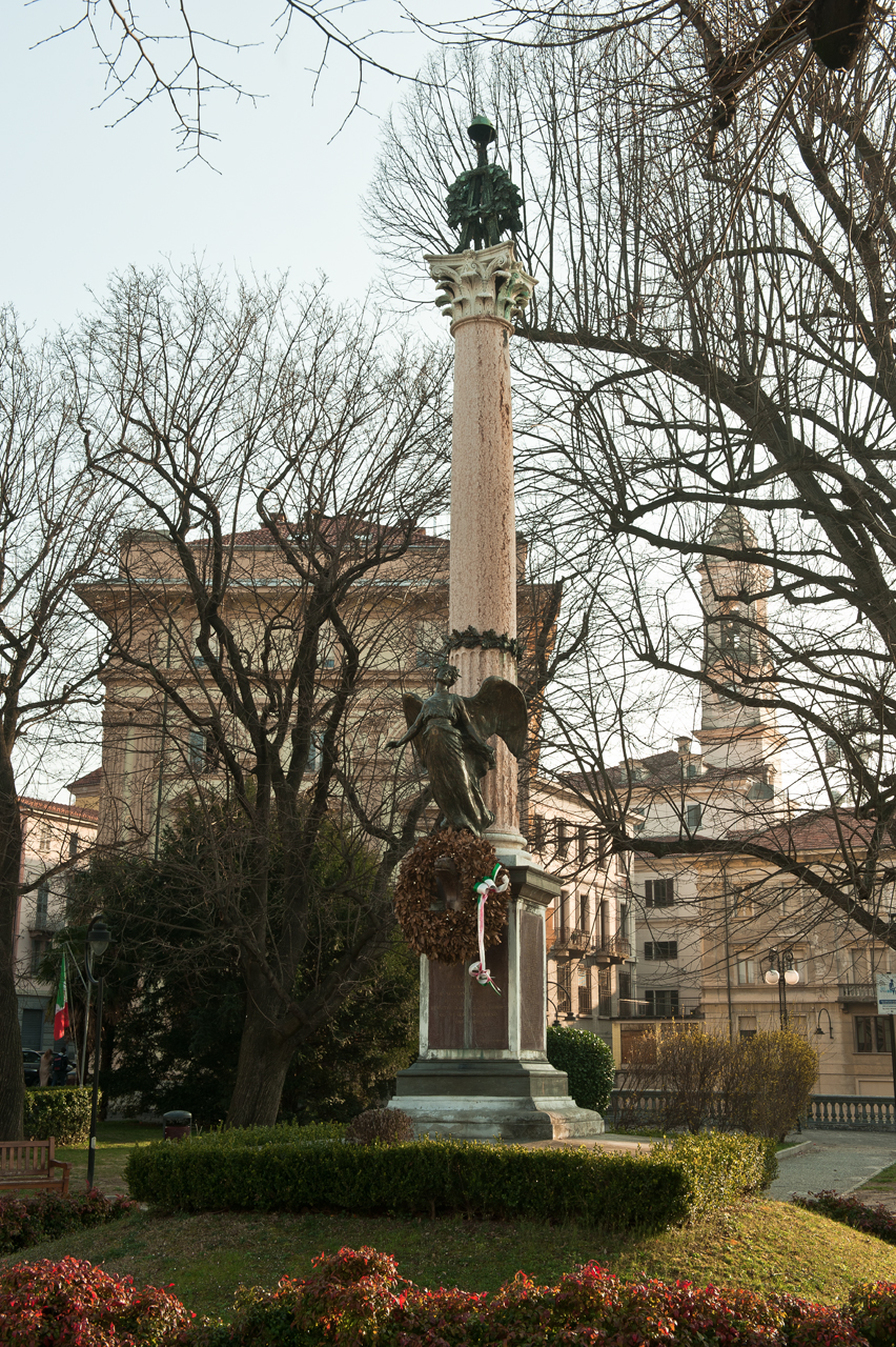 allegoria della Vittoria (monumento ai caduti - a colonna) di Canonica Pietro (secondo quarto sec. XX)