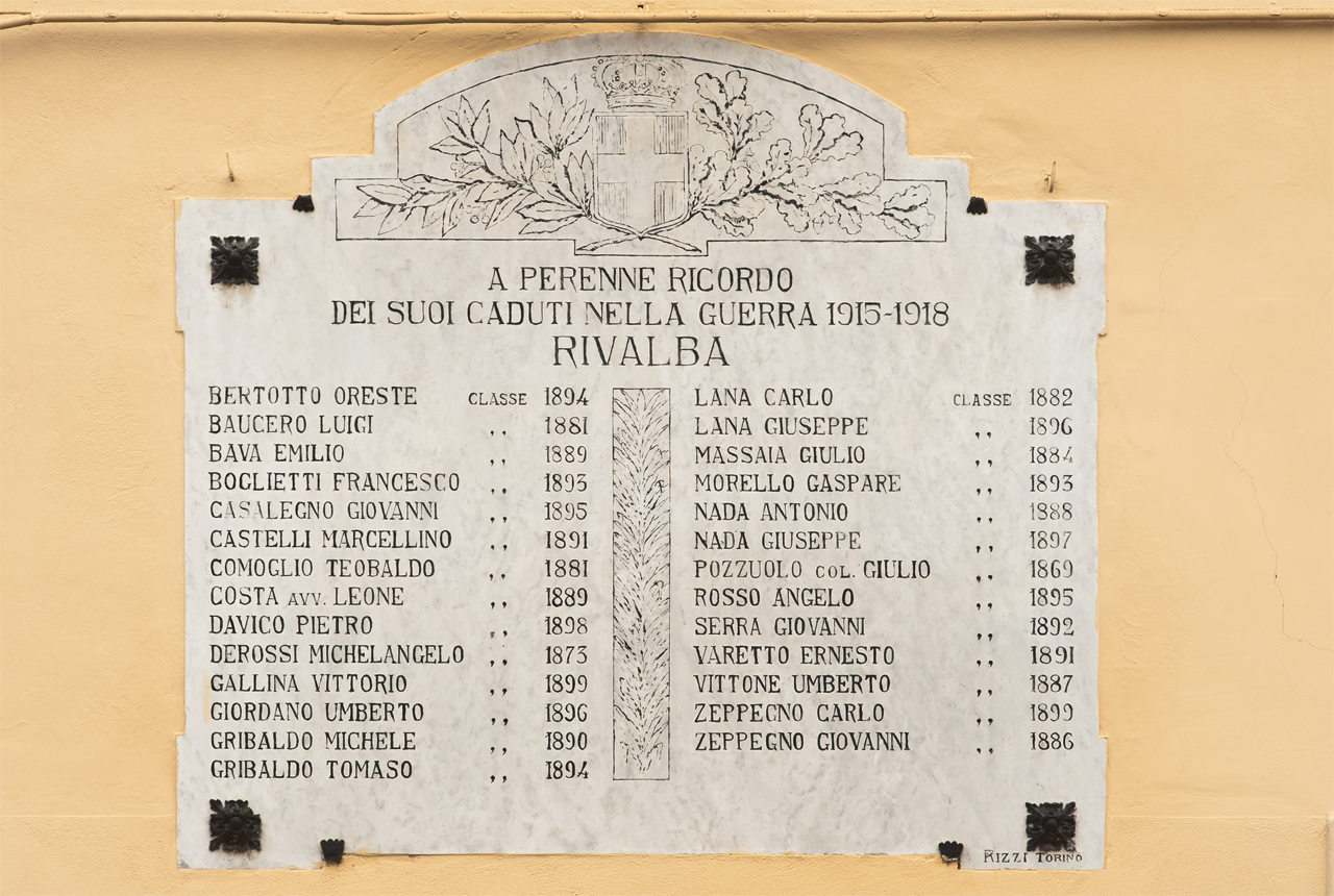 Monumento ai caduti della prima guerra mondiale, stemma reale sabaudo (lapide commemorativa ai caduti) di Rizzi Stefano (primo quarto sec. XX)