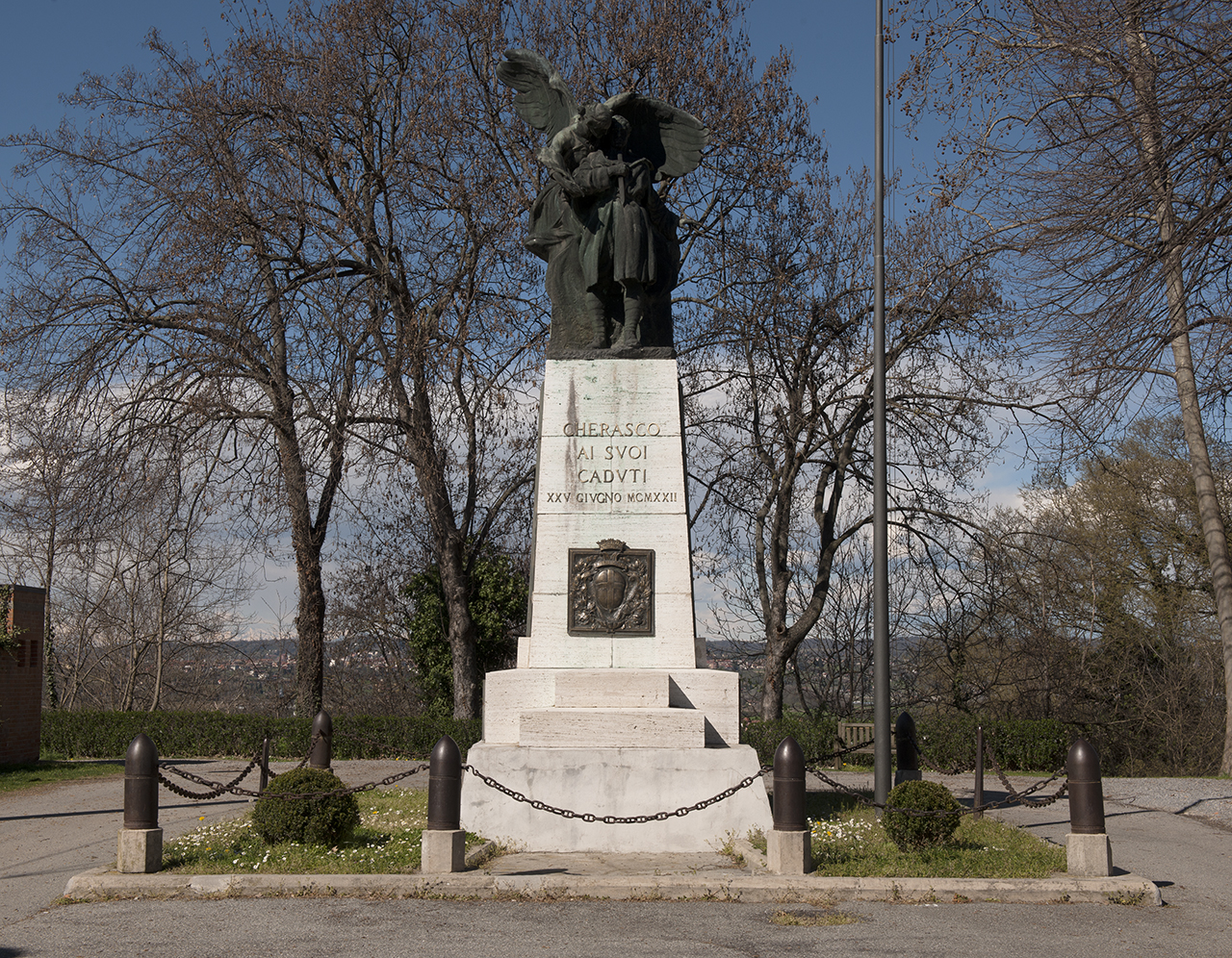 figura di soldato con allegoria della Vittoria, stemma reale sabaudo (monumento ai caduti - ad obelisco) - ambito piemontese (primo quarto, metà sec. XX, sec. XX)