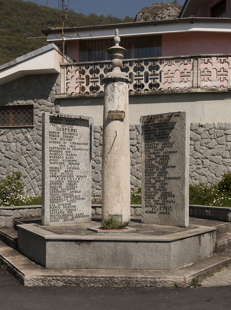 soggetto assente (lapide commemorativa ai caduti) - produzione piemontese (ultimo quarto sec. XX)