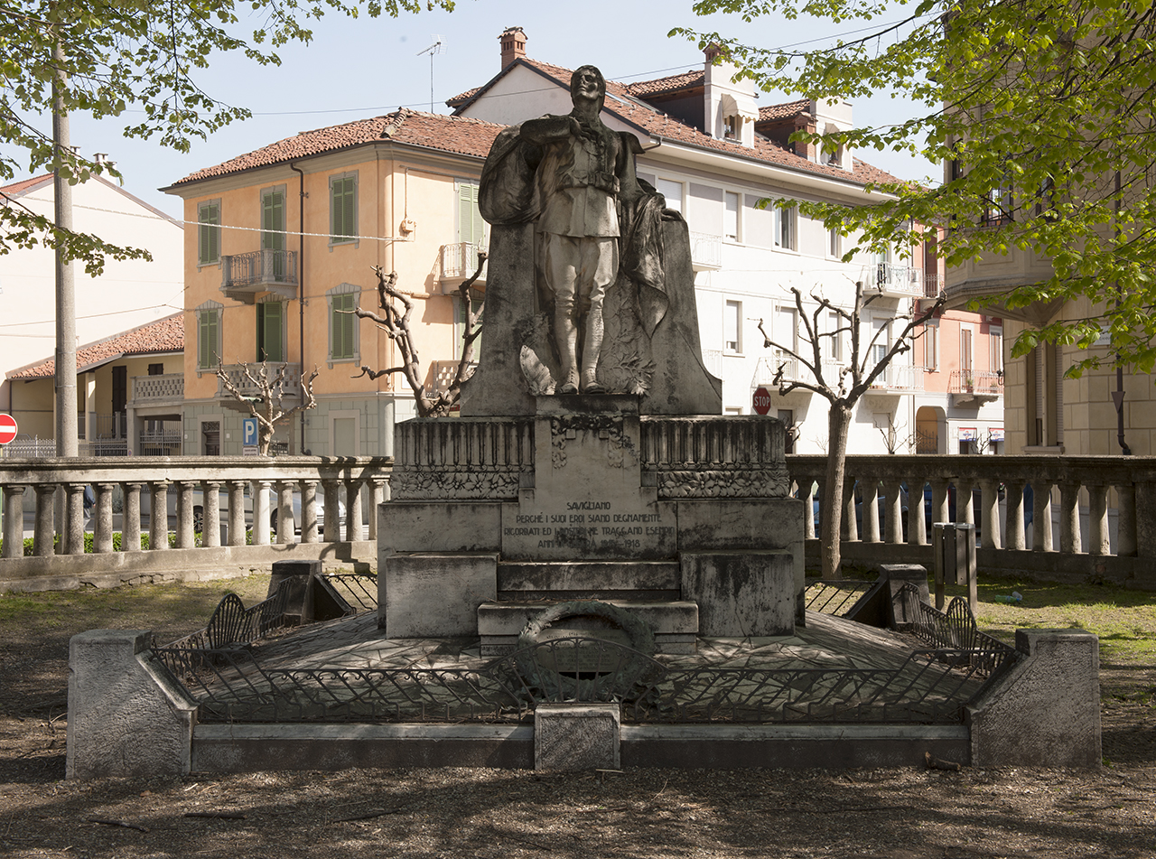 figura di soldato: fante (monumento ai caduti - a cippo) di Vatteroni Sergio, Remedi Enrico, Galeotti Egidio (primo quarto sec. XX)