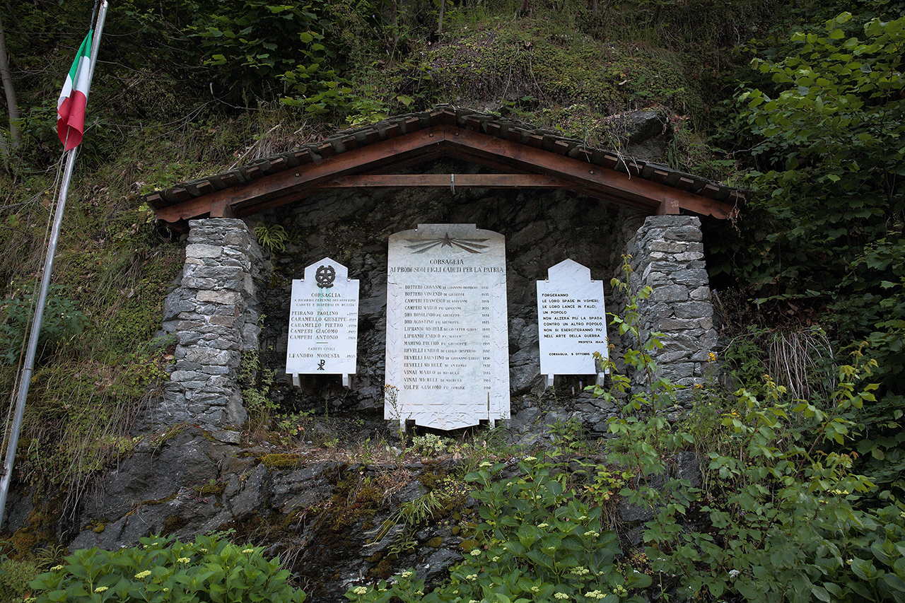 soggetto assente (lapide commemorativa ai caduti) - produzione piemontese (primo quarto, metà sec. XX, sec. XX)