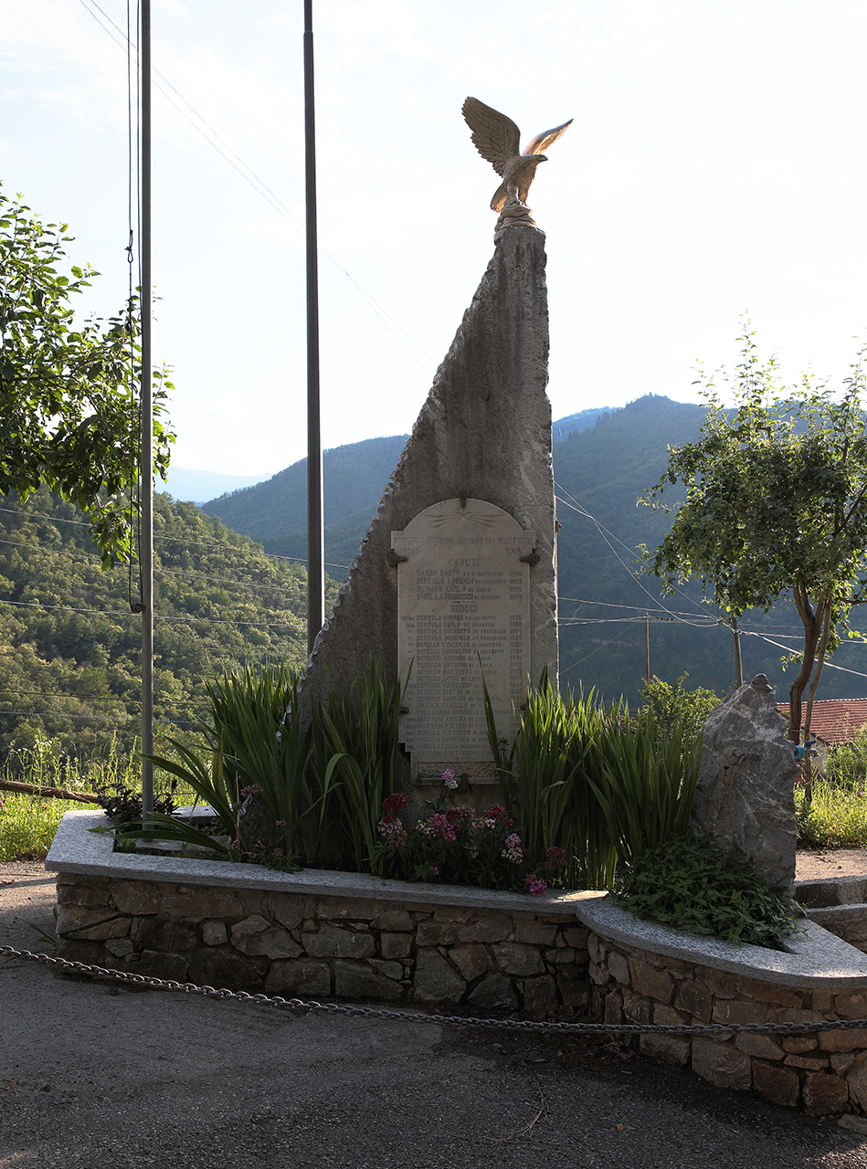 allegoria della Vittoria come aquila (monumento ai caduti - a stele) - ambito piemontese (primo quarto, metà sec. XX, sec. XX)