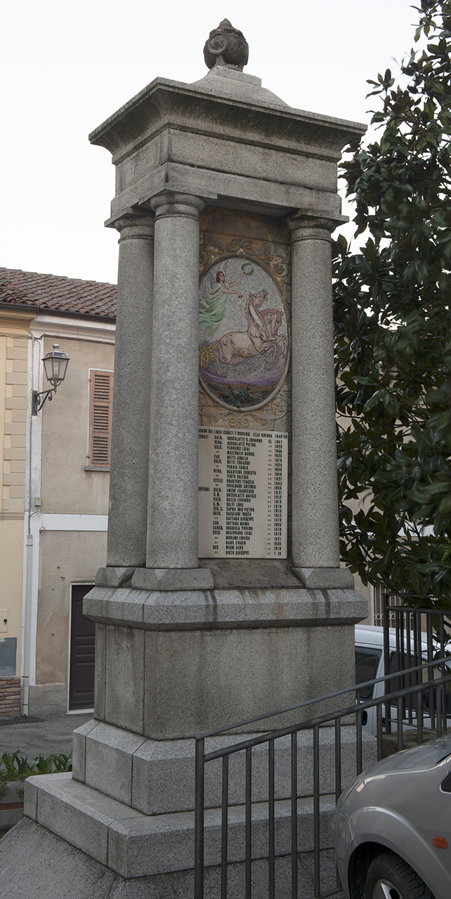 stemma comunale di Lu, allegoria della Vittoria su una biga (monumento ai caduti - a stele) - ambito piemontese (primo quarto, metà sec. XX, sec. XX)