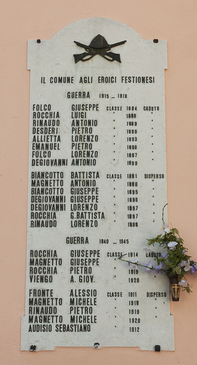 trofeo d'armi (lapide commemorativa ai caduti) - produzione piemontese (metà sec. XX)