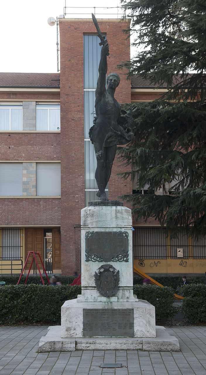 figura di soldato con allegoria della Vittoria (monumento ai caduti - a cippo) di Bocchino Giovanni (primo quarto sec. XX)