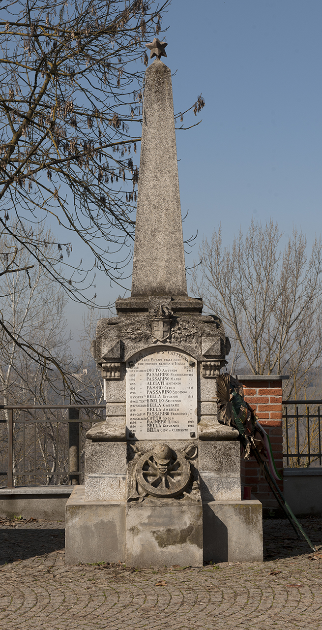 trofeo d'armi (monumento ai caduti - ad obelisco) di Viarengo e Morando Ditta (primo quarto sec. XX)
