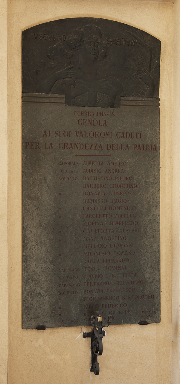 allegoria della Patria (lapide commemorativa ai caduti) di Avagnina Giovanni Ditta (primo quarto sec. XX)