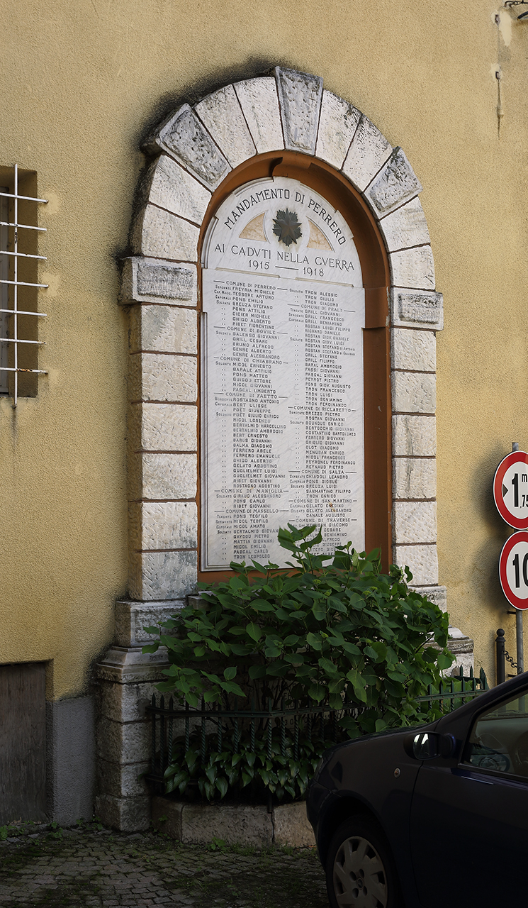 soggetto assente (lapide commemorativa ai caduti) - produzione piemontese (primo quarto sec. XX)