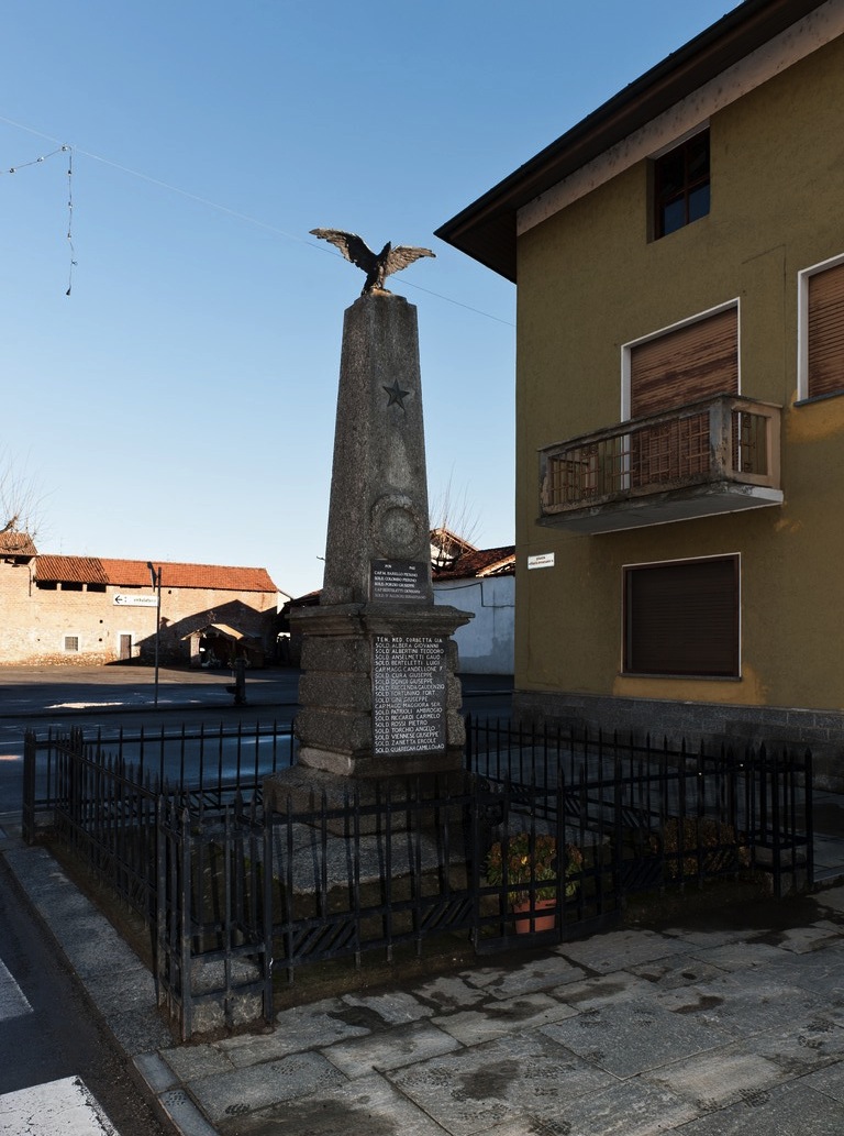 allegoria della Vittoria come aquila (monumento ai caduti - ad obelisco) - ambito piemontese (primo quarto, metà sec. XX, sec. XX)