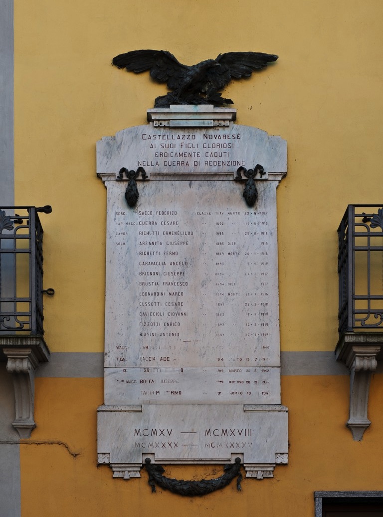allegoria della Vittoria come aquila (lapide commemorativa ai caduti) - produzione piemontese (sec. XX)